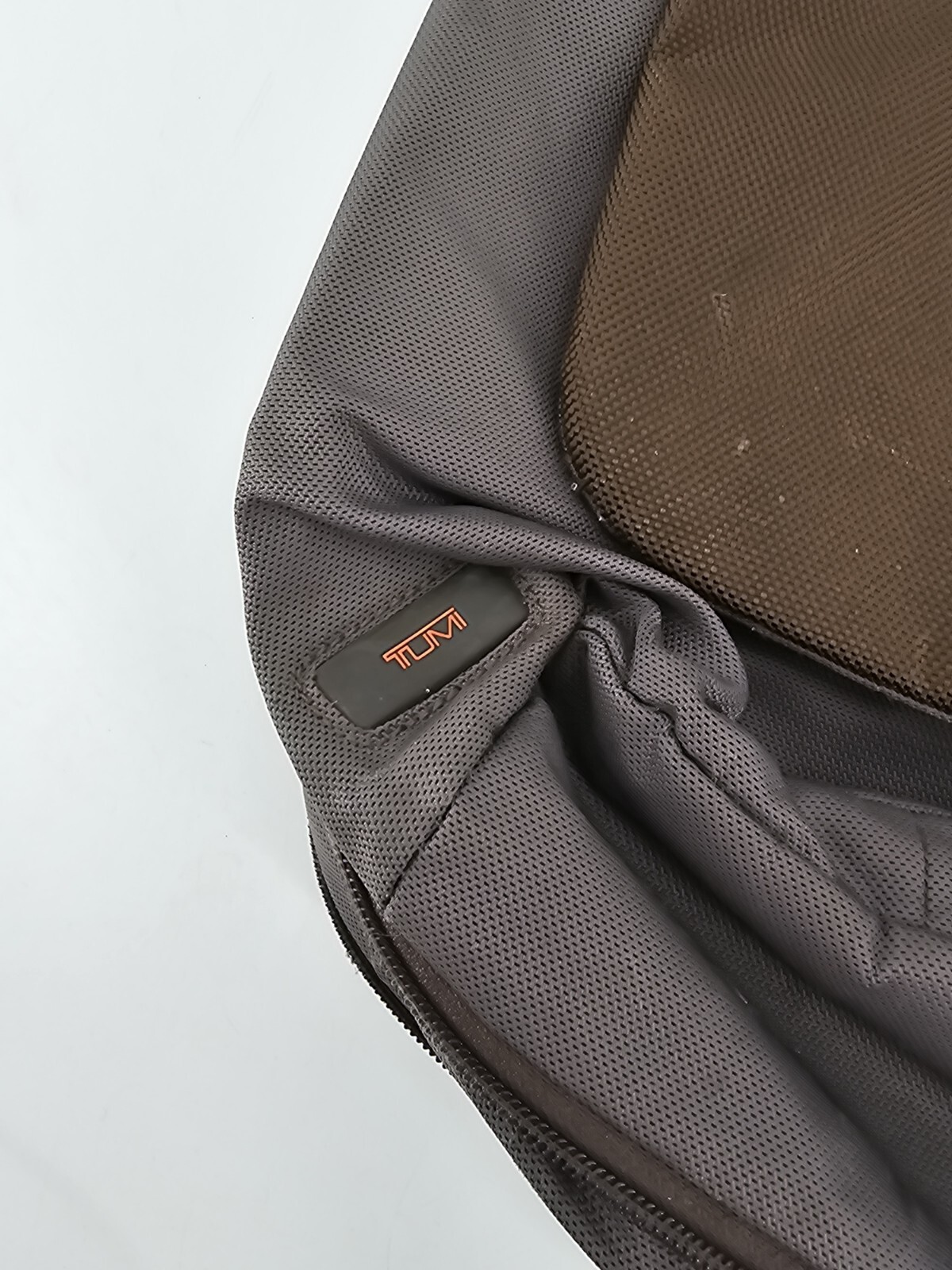 Tumi T-Tech Essential Gear Black Laptop Messenger Bag – Preowned