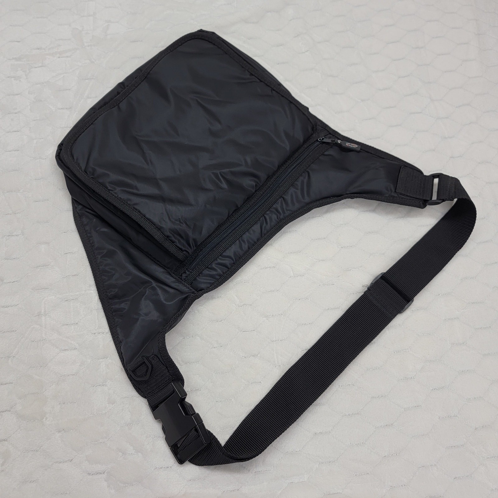Vintage Y2K Black Nylon Sling Messenger Bag Techwear Quilted Atomic Logo Cyber