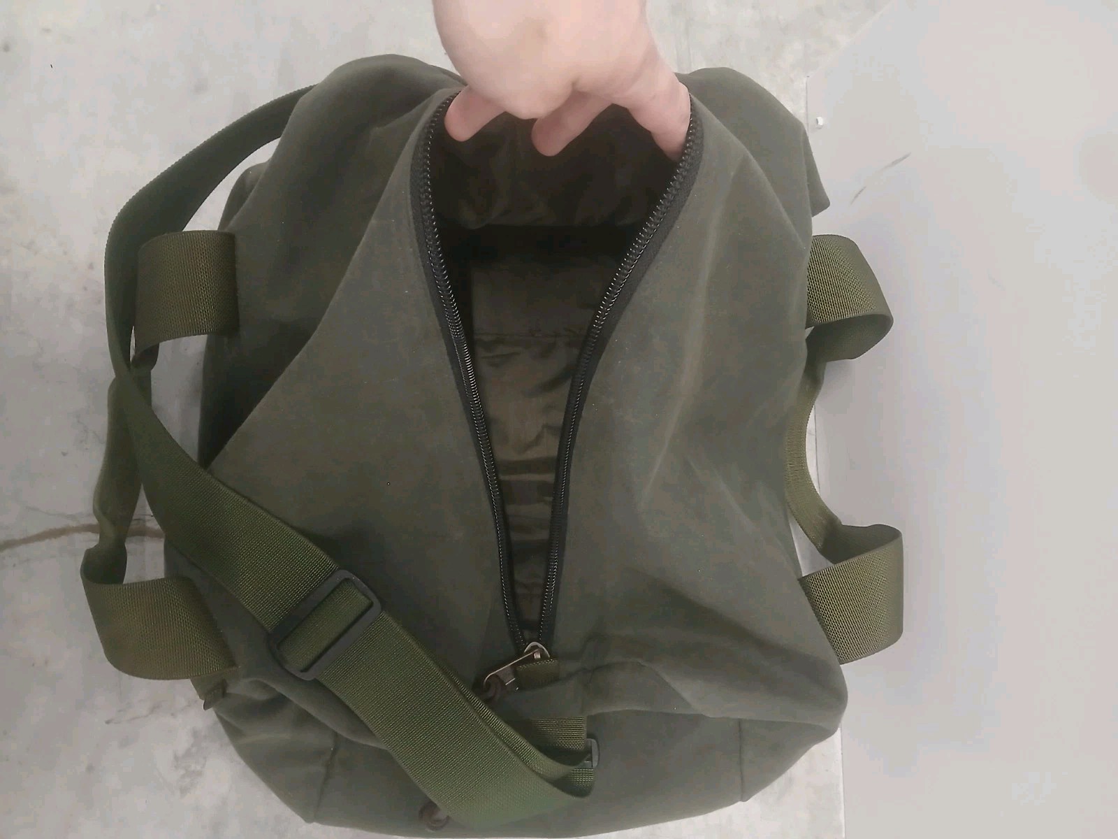 Filson Field Duffel, Small, Spruce Green, Tin Cloth, 33 Liters, Two Stow Pockets