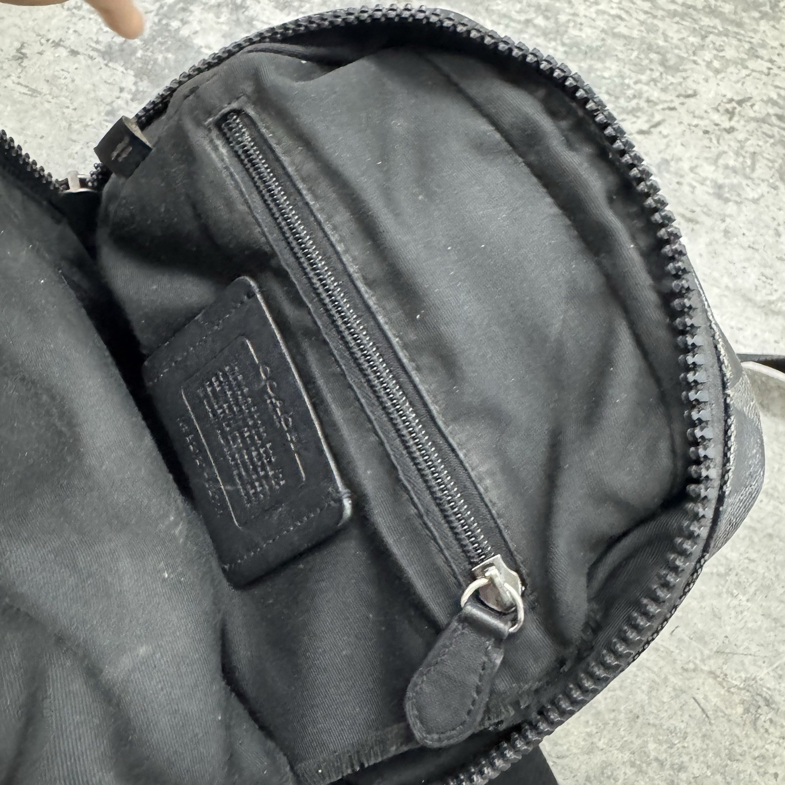 Coach Black Gray Logo Crossbody Bag Adjustable Strap Inner Outer Pockets Men