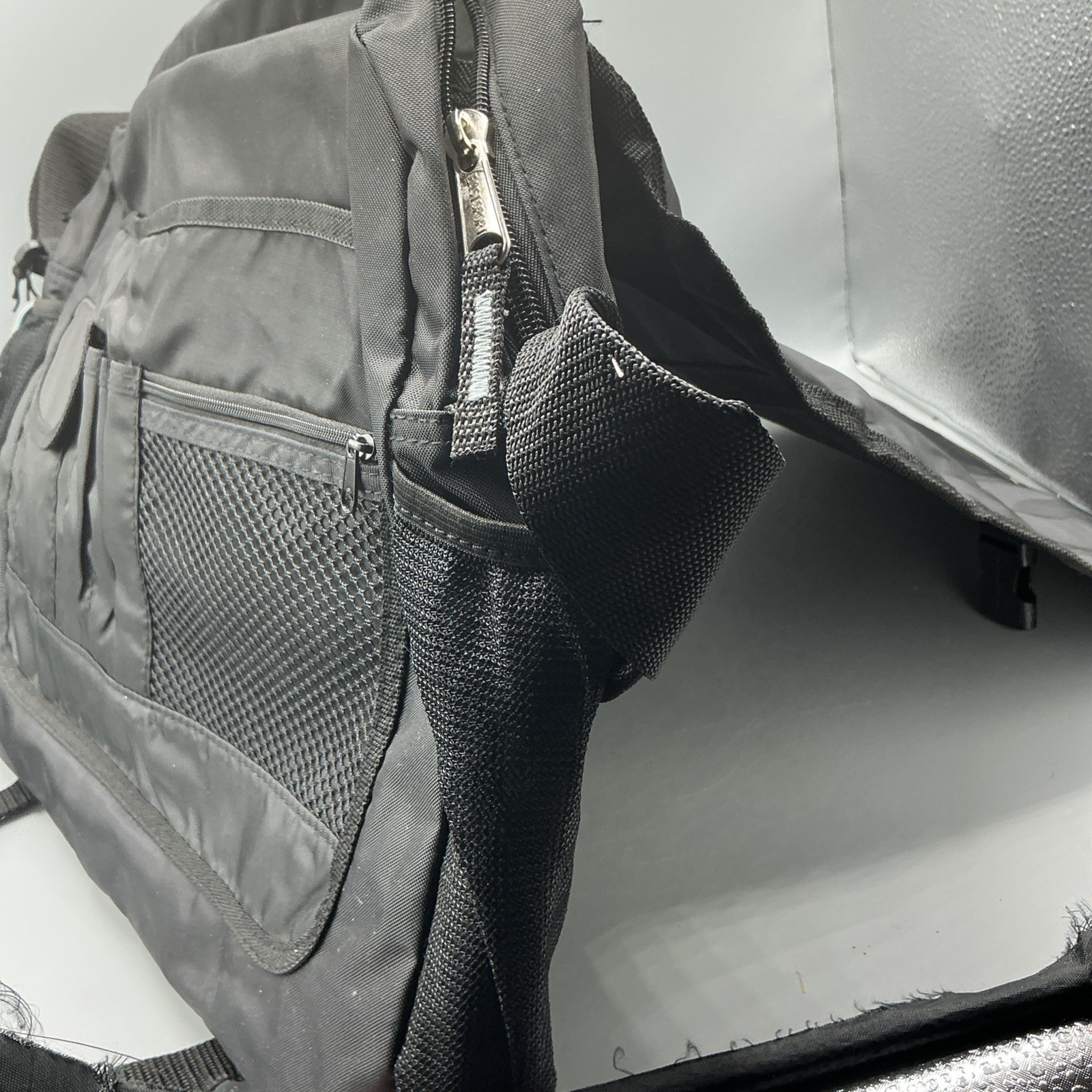 Eastsport Double Buckle Laptop Messenger (Black) 15x11x7 18 Drop. 81