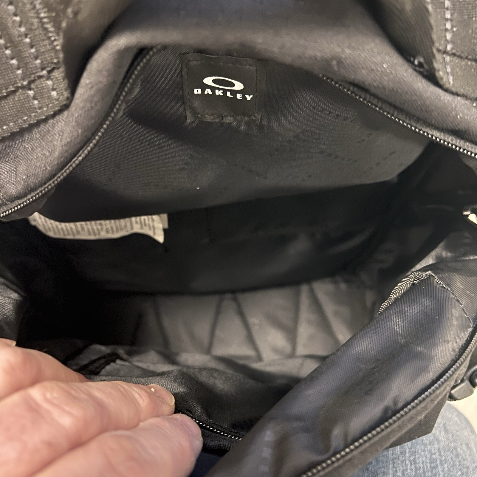 Oakley 23L Utility Backpack Black In Color