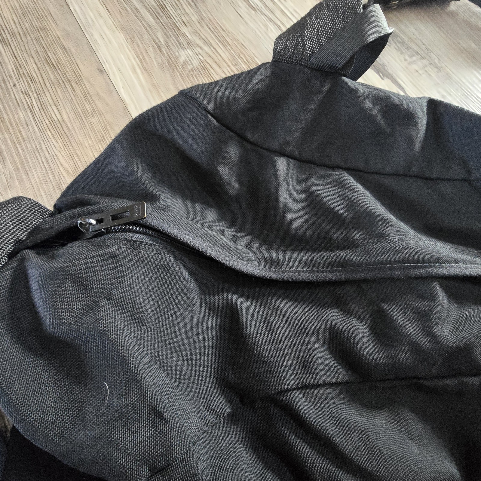Vtg Eagle Creek Large Duffle Bag Bug Out Black Straps 30″ x 16″ x 16″ ****READ