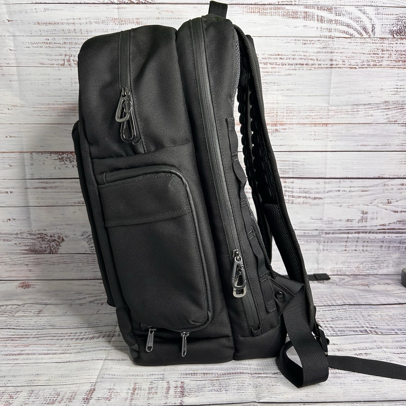 Linus Tech Tips LTT Backpack 35L – Original Zippers