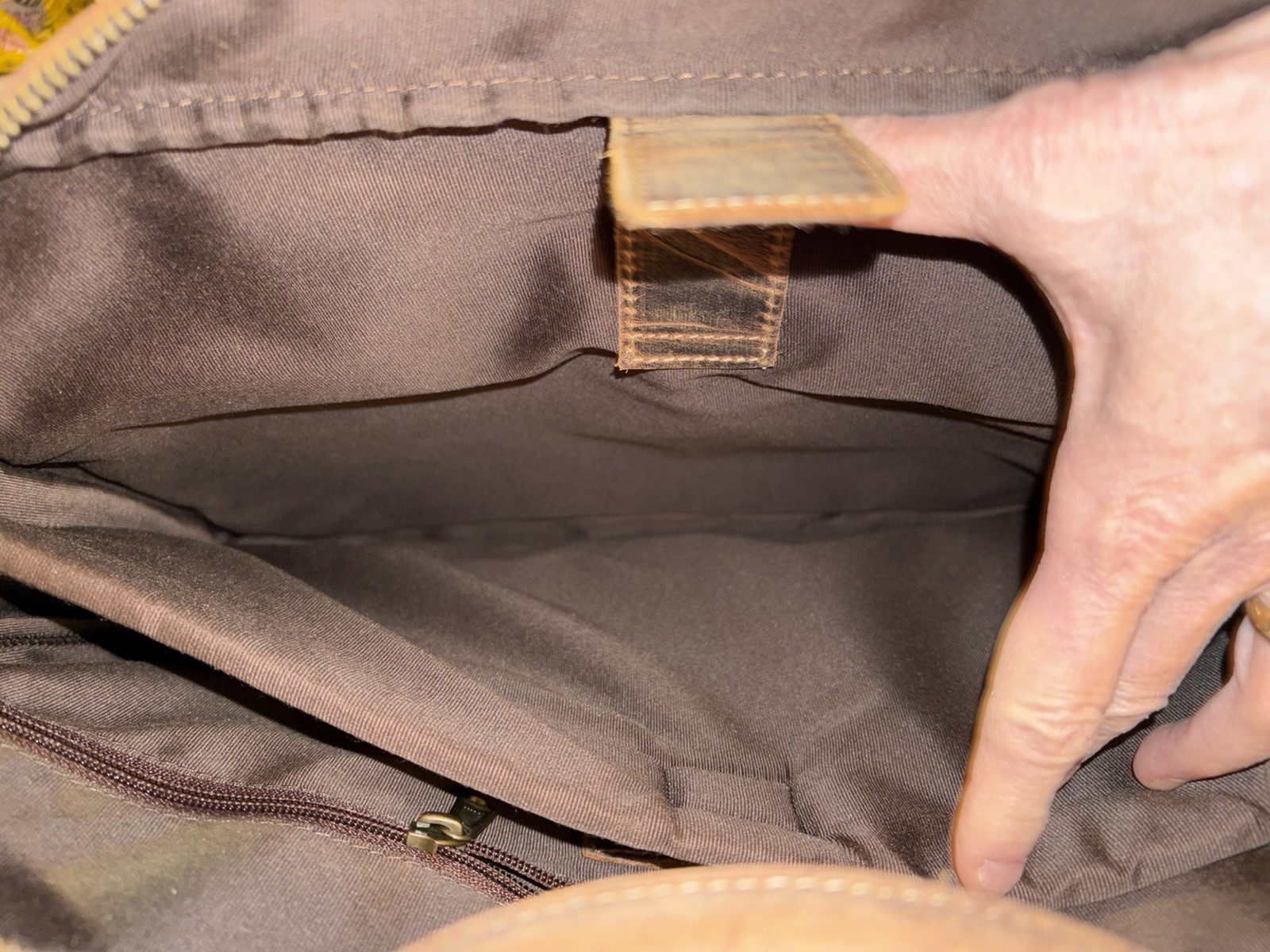 KomalC Vintage Distressed Leather 16”Laptop Briefcase Messenger Bag Strap NWT