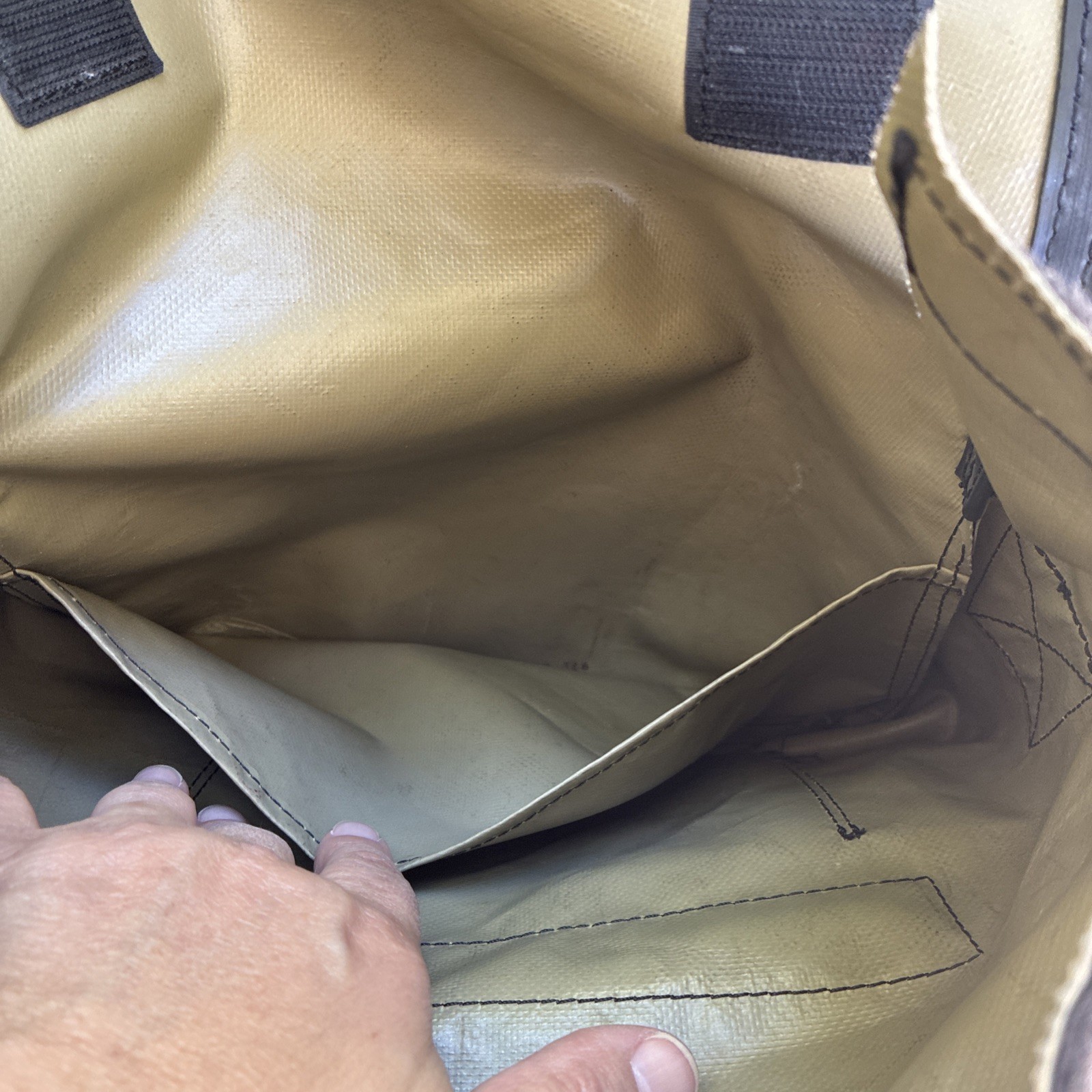 FREITAG Messenger Man Bag Beige G5.1 Greige Red Adjustable Strap Dragnet 12 x 10