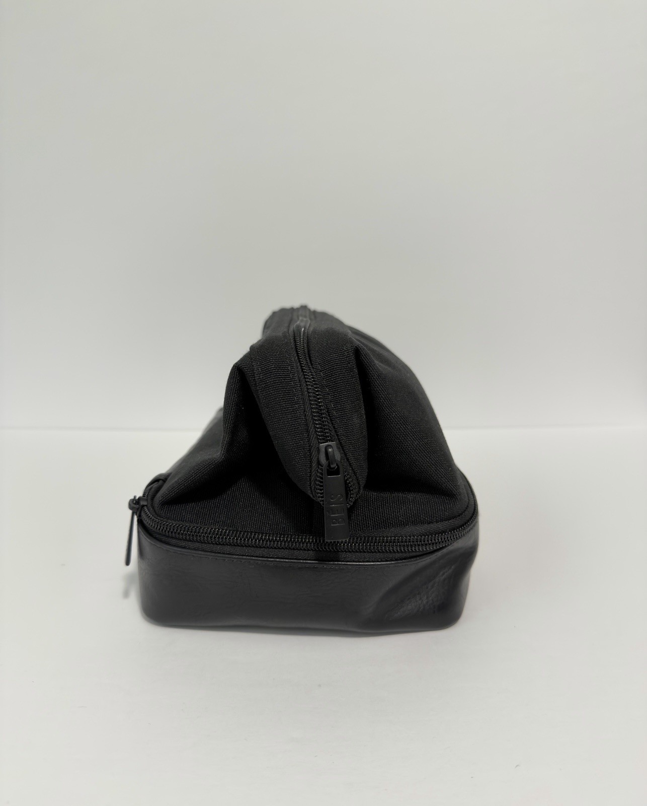 BÉIS The Dopp Kit in Black