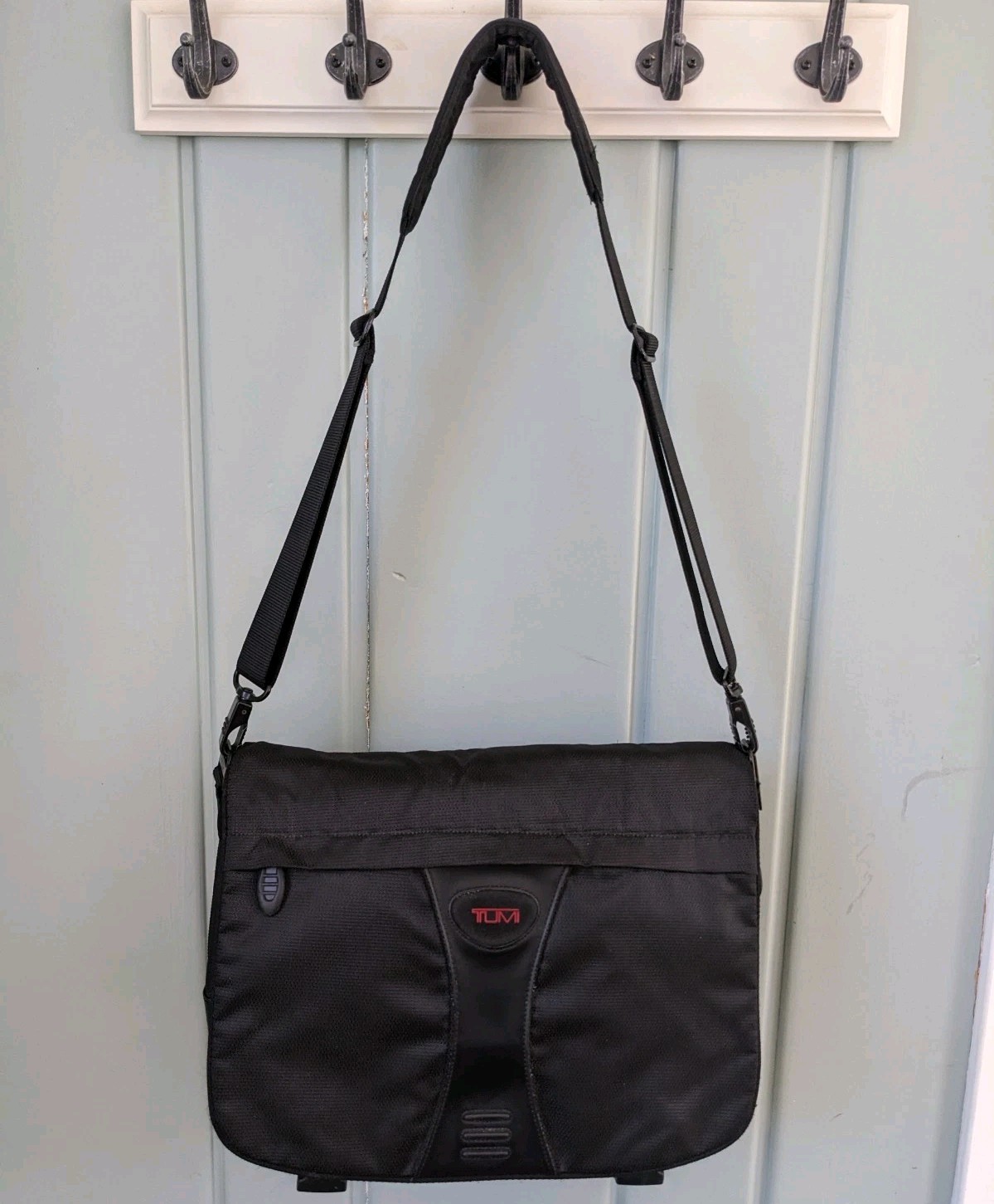 TUMI T2 Expandable Ballistic Messenger Bag Portfolio Case Shoulder Expandable