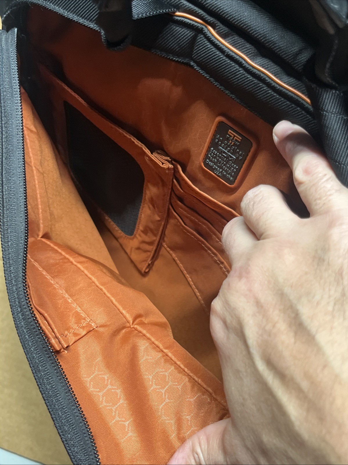 Tumi T Tech Expandable Messenger Laptop Briefcase Bag 5650D Slide On Carryon