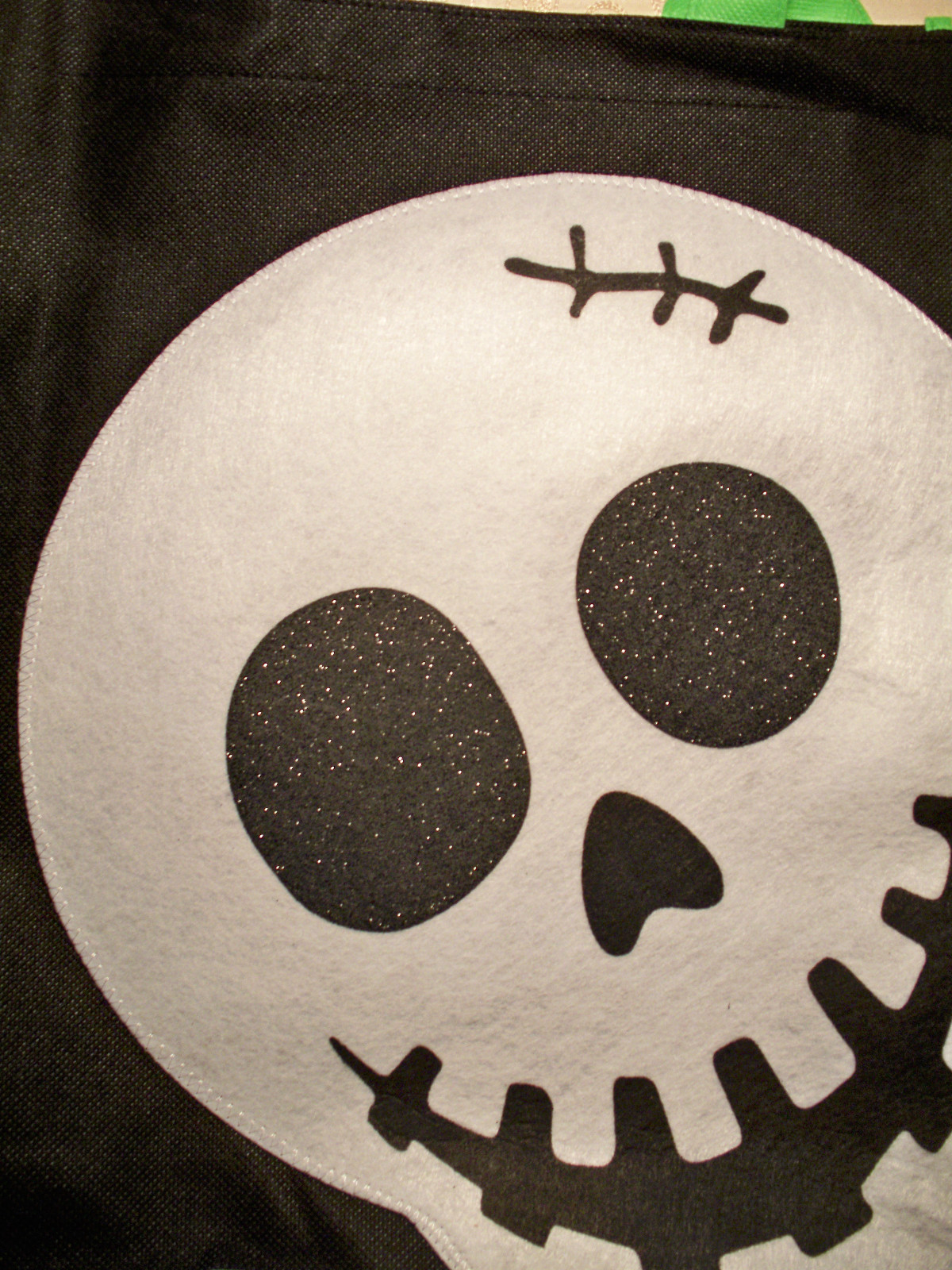 Halloween Skull TRICK OR TREAT SHOPPING HANDLE BAG Green Trim Black Skull 14×12″