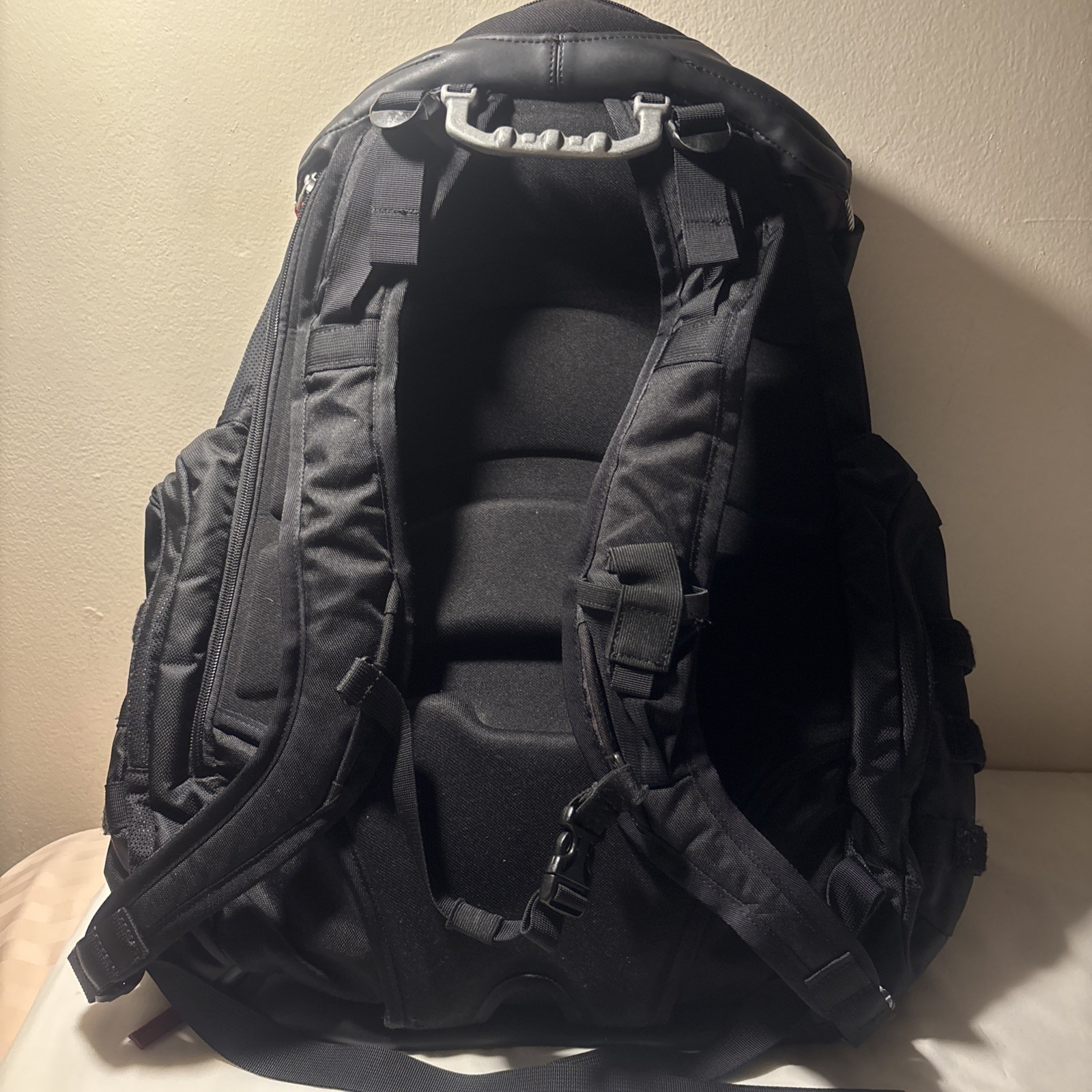 Oakley Tactical Field Gear Men’s Backpack Stock No 20-Sy242-B