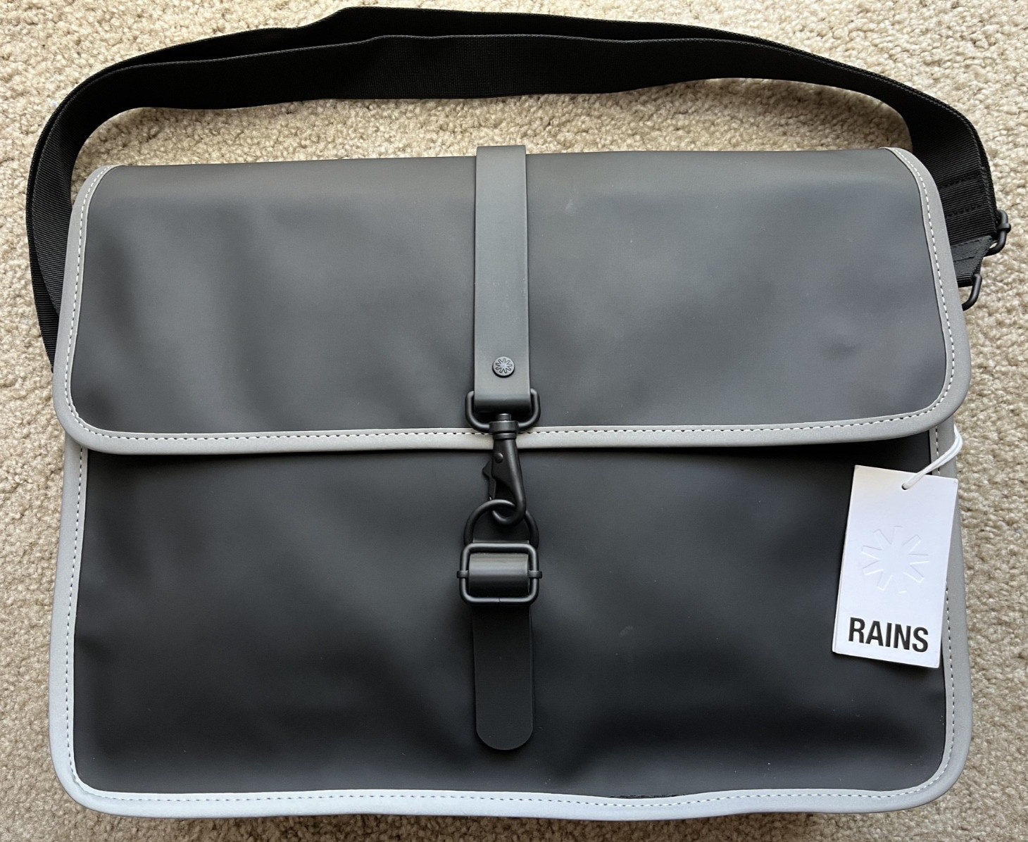 NEW Rains Messenger Bag Reflective MSRP $125