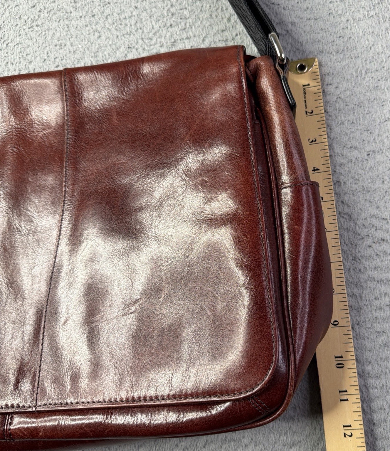 Bosca Brown Messenger Bag Magnetic Men Inner Pockets Adjustable Strap Casual