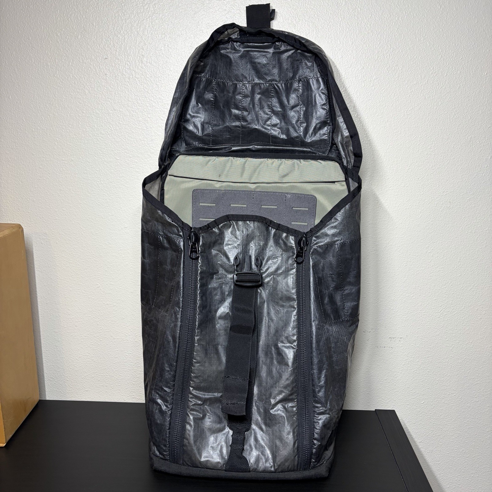 TRUCE DESIGNS M.S.B. Dark Grey XPAC 20-25L Backpack Hiking Outdoors USA Made
