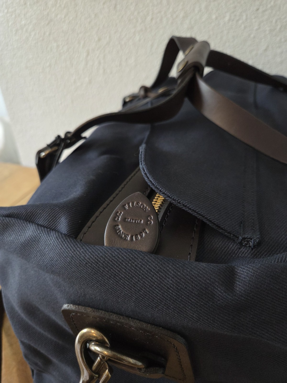 Filson Rugged Twill Medium Duffle Bag | NWT | Navy | Made in USA | MSRP $599