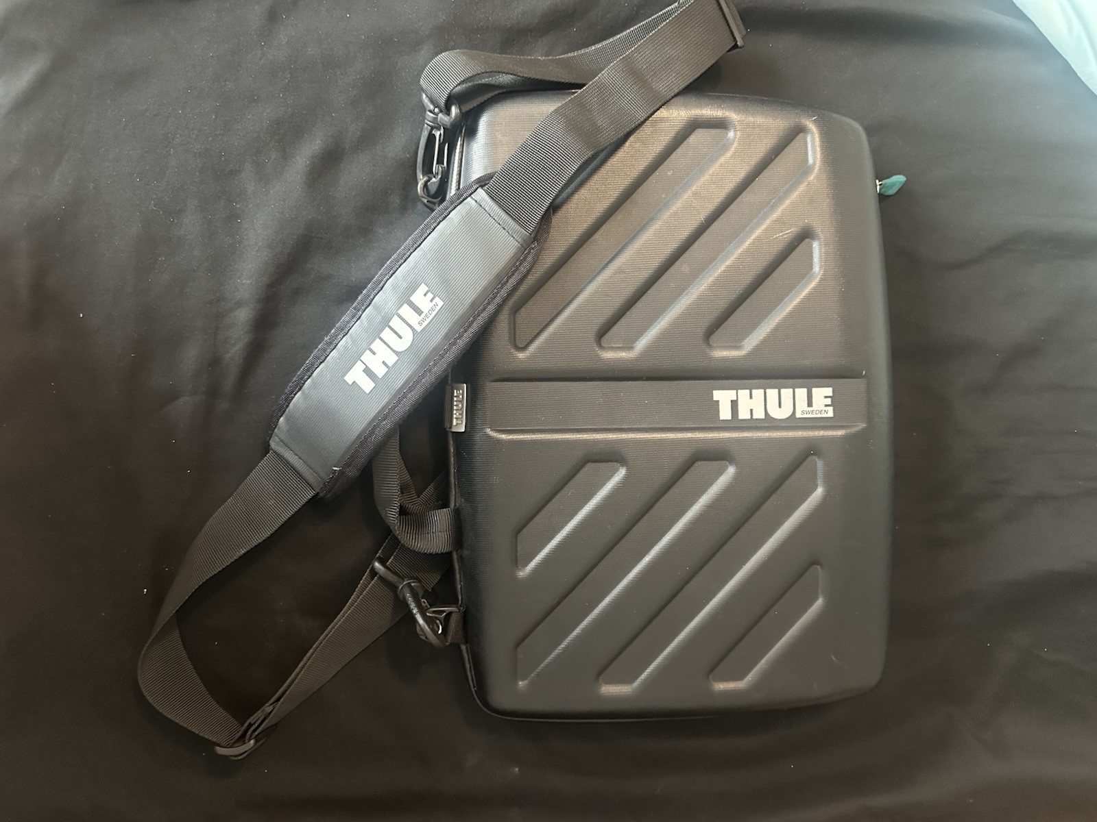 Thule Sweden Hard Back Crossbody Laptop/ Messenger Bag — See Last Photo