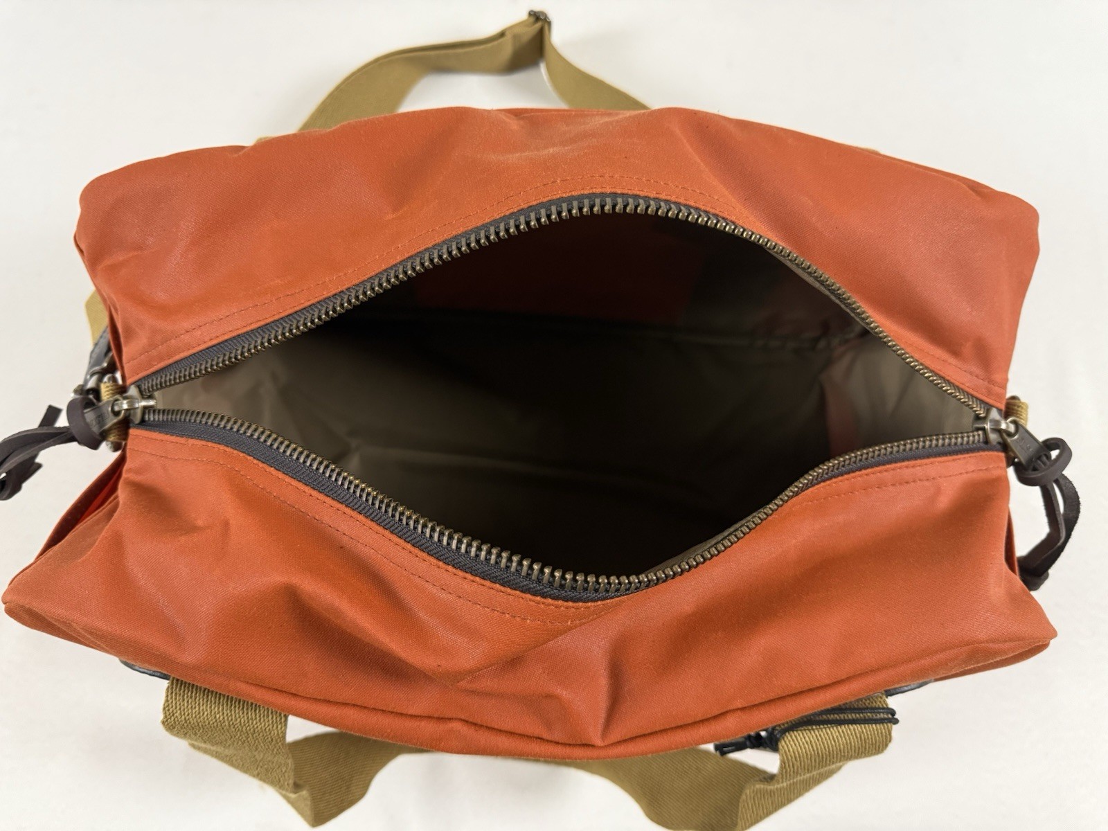 FILSON SMALL TIN CLOTH DUFFLE BAG RUST OS NWT