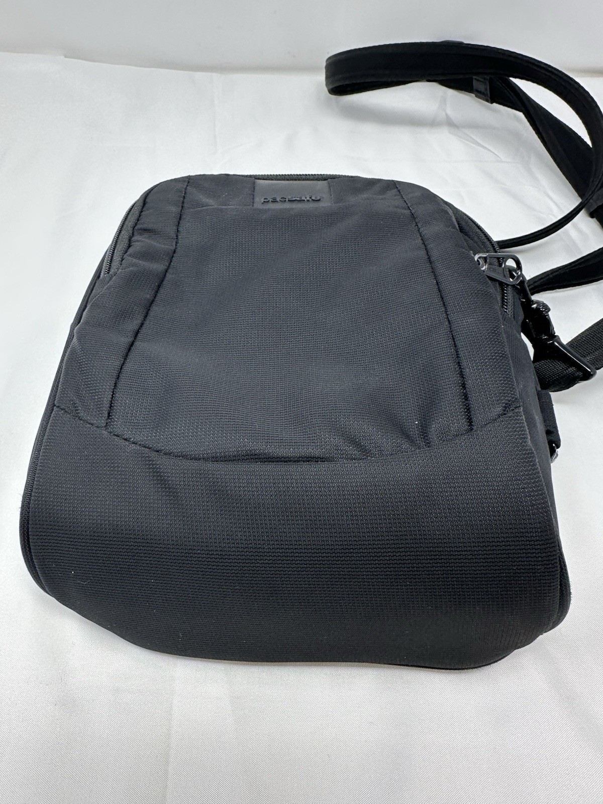 Passage Metrosafe LS100 Anti-Theft Crossbody Bag Black Unisex ExoMesh 9×7″ RFID