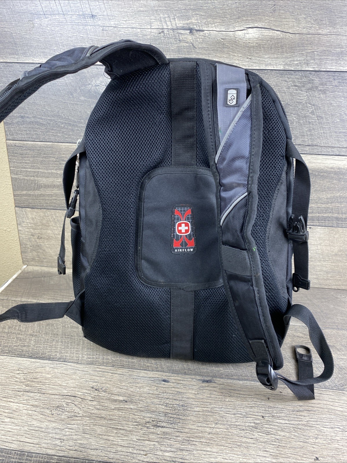 SWISSGEAR AIRFLOW BLACK & GRAY SCHOOL TRAVEL BACKPACK BAG