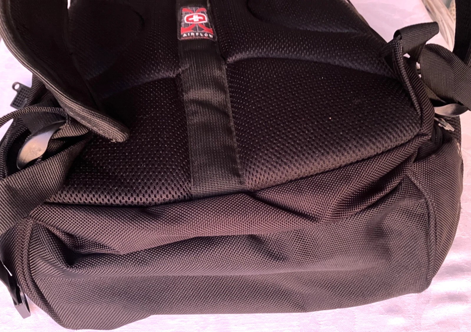 SWISSGEAR Model 9275 Backpack Laptop Case Airflow
