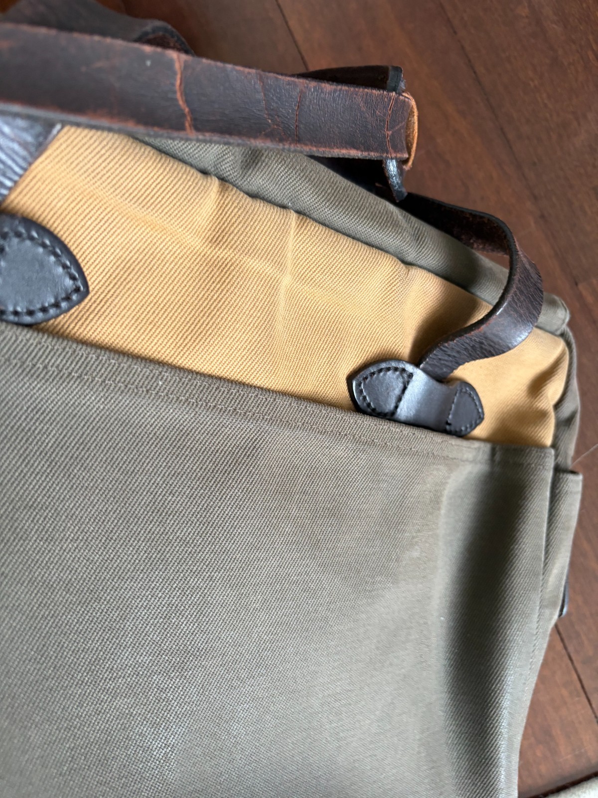 Filson Rugged Twill Original Briefcase Bag with Leather Strap Olive Green
