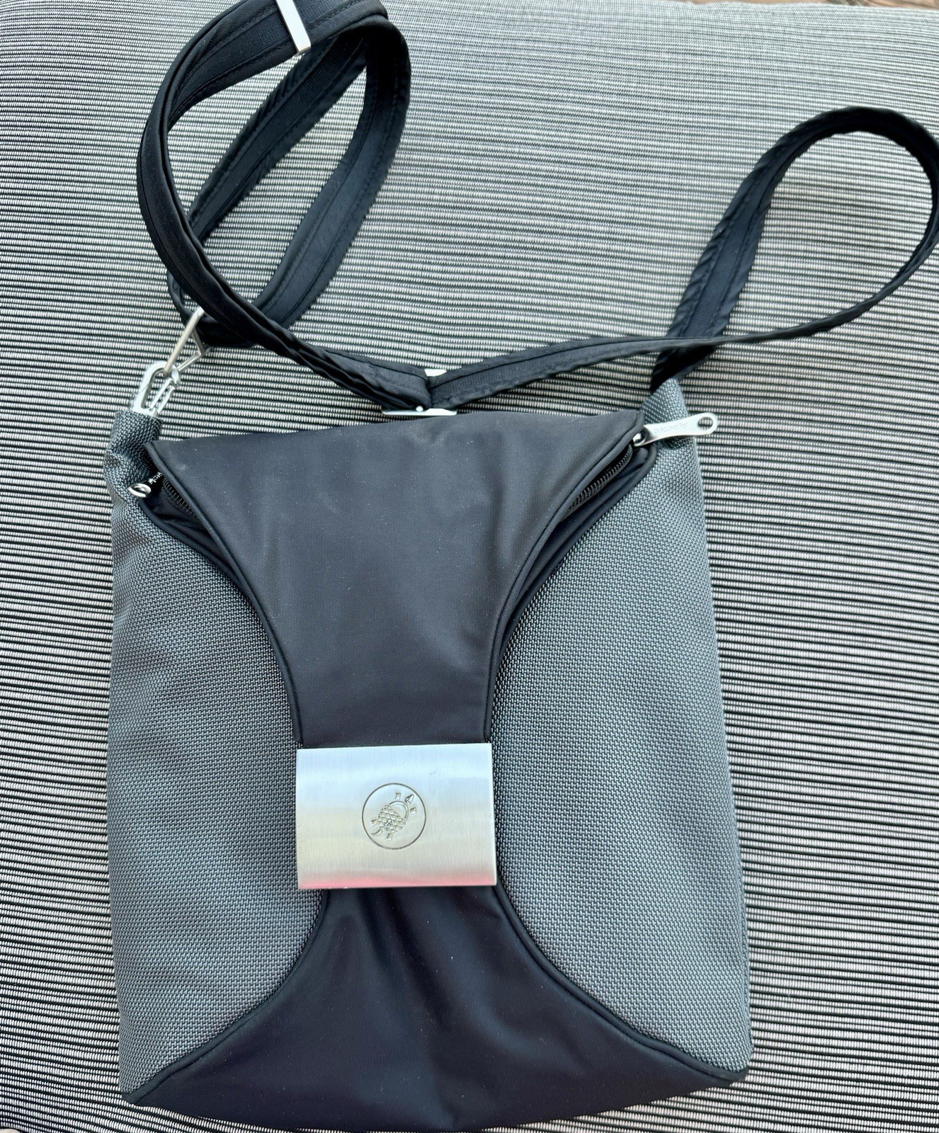 Pacsafe Dailysafe H100 Anti Theft Crossbody Sling Bag Travel Black/Gray