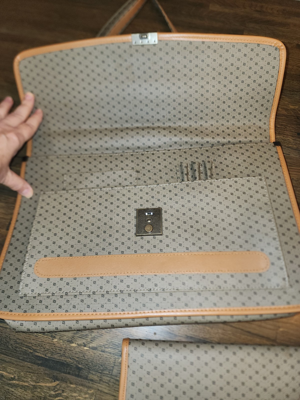 Unbranded Briefcase W/5 Pieces That Fit Perfectly Inside Each Bag made in China