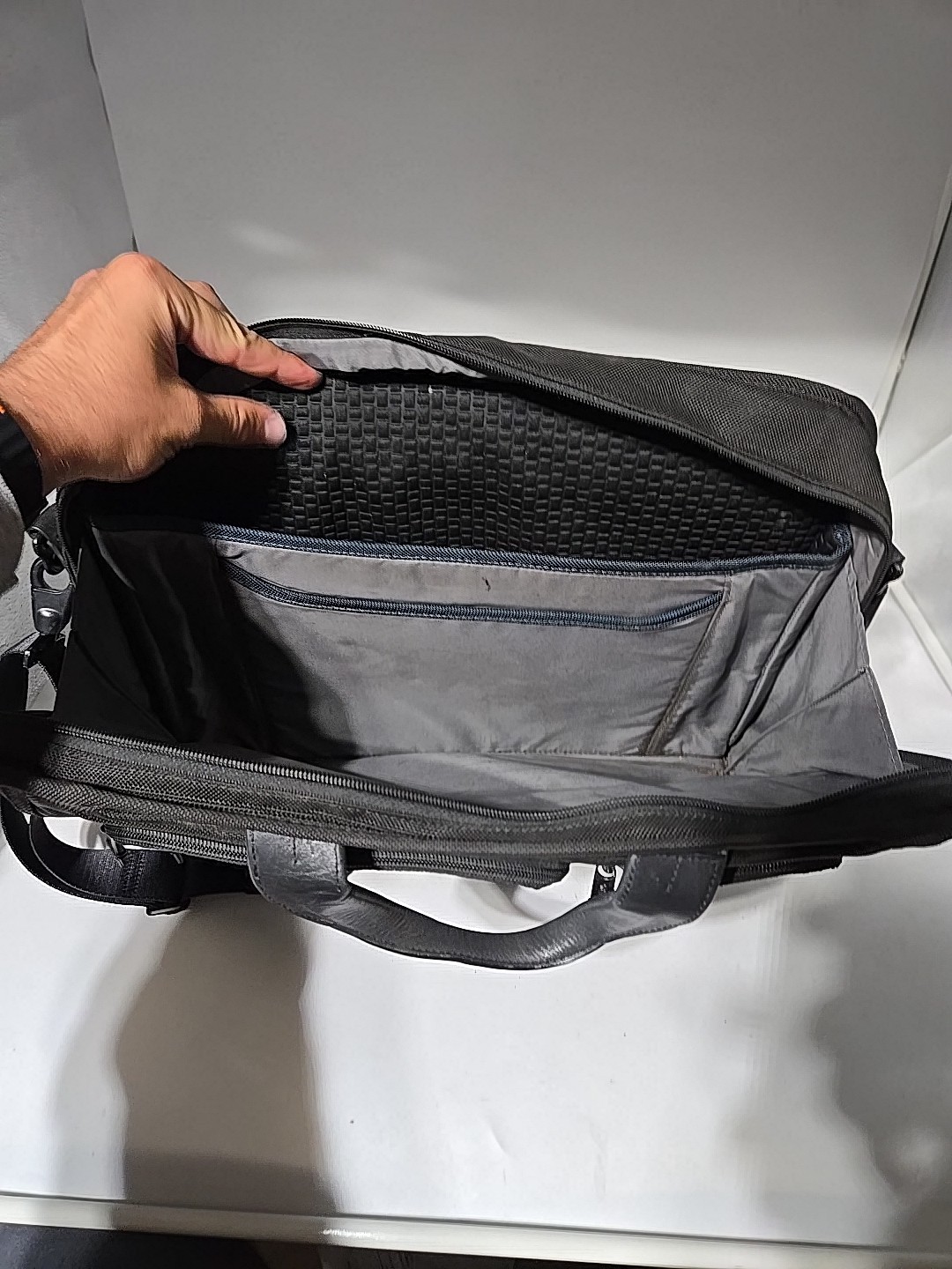 TUMI Alpha 2 Black Nylon Compact Large Screen Laptop Briefcase Bag 26114D2