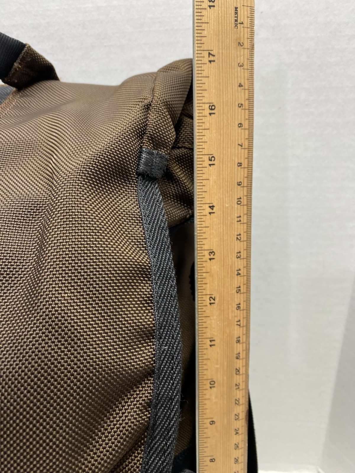 TIMBUK2 Medium Brown & Black Messenger Commute Bag Laptop Luggage Passthrough