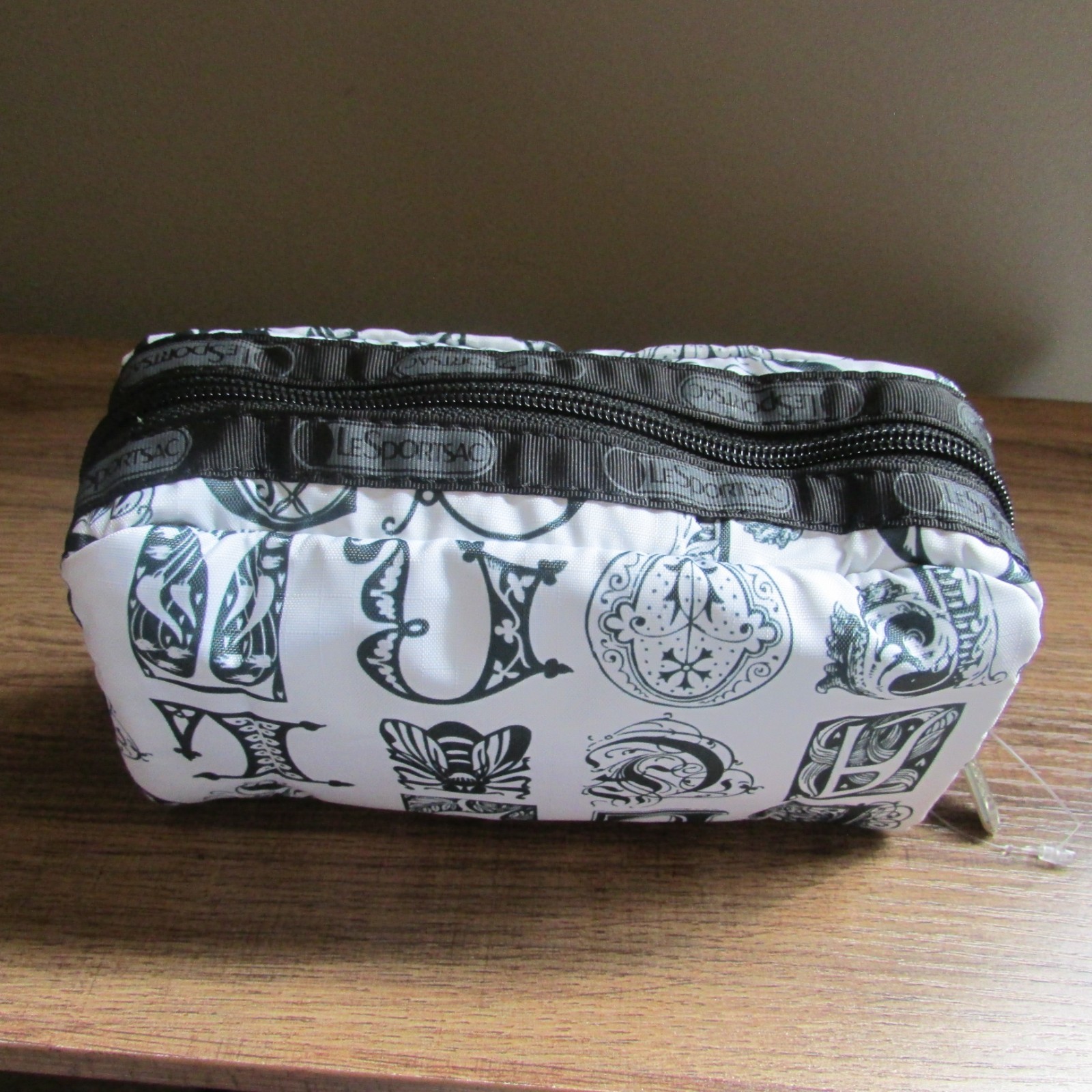 Vintage LeSportsac Zip Pouch white Black Travel Bag Cosmetic Case 6.5”x4x2-nwot