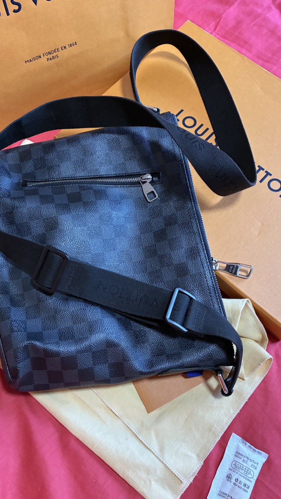 LV District Graphite Messenger Black Leather Complete w/ original packaging