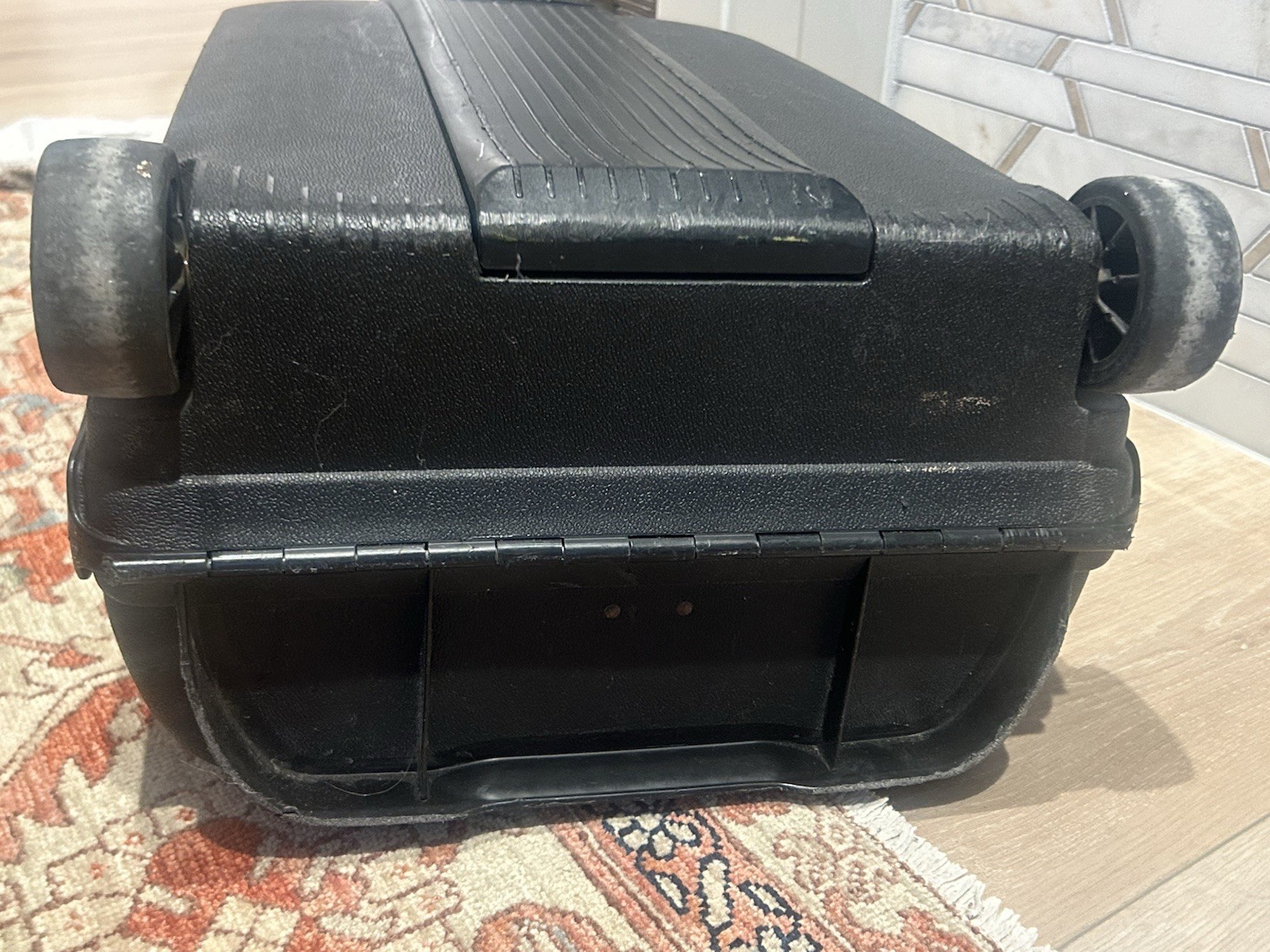 Rare Samsonite Vintage Hard-Shell 22″ Carry-on Luggage Black Lock Combo