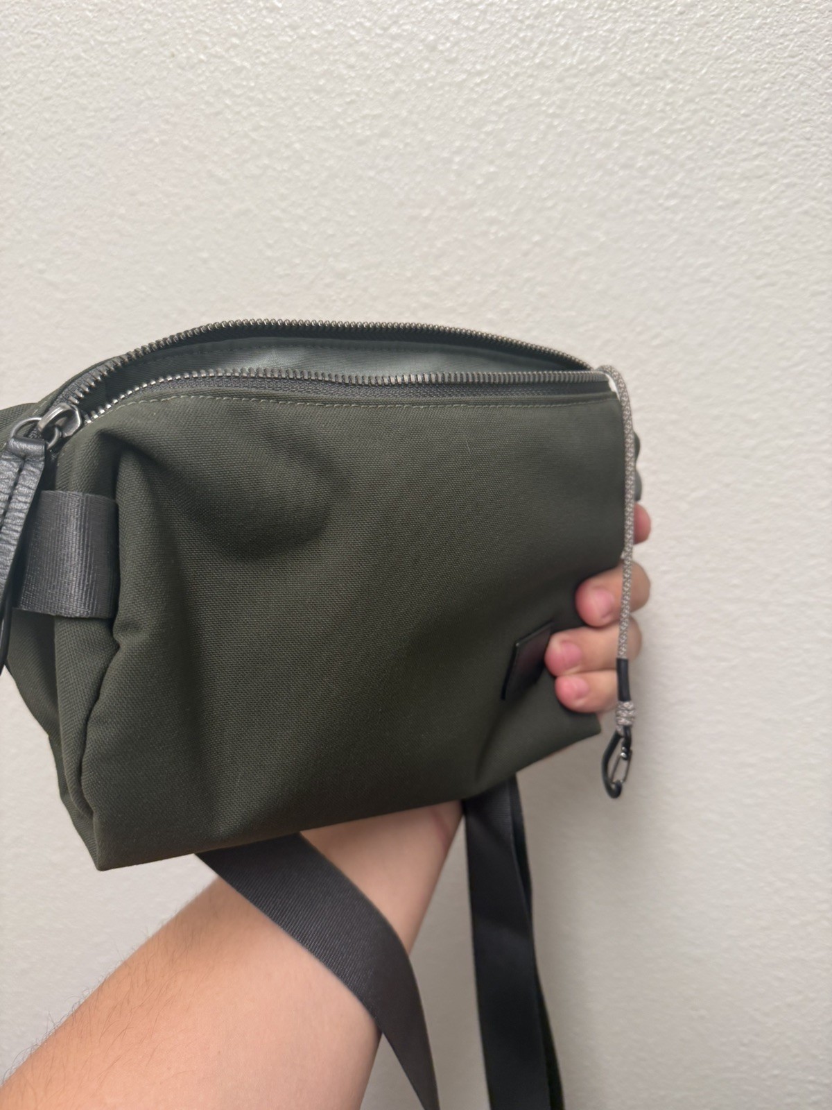 Bellroy Classic Sling 3L Crossbody Sling Bag – Olive – NWOT