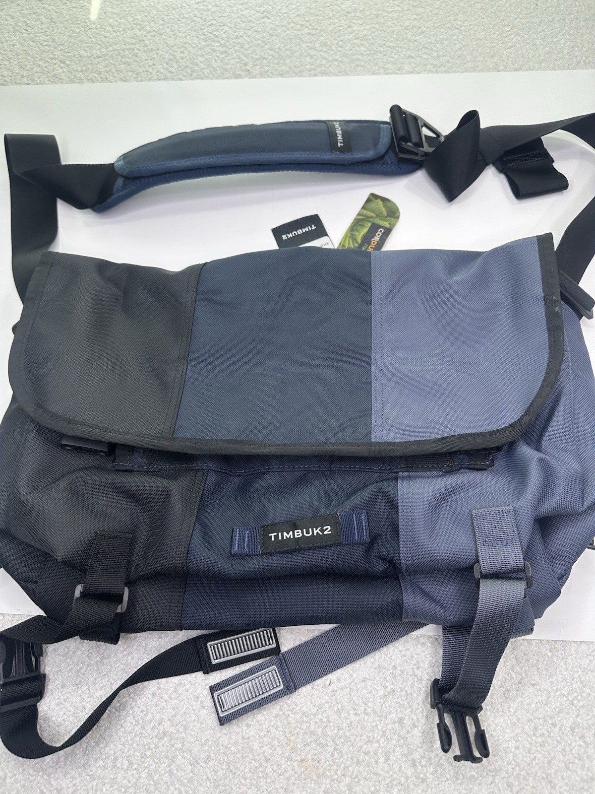 NEW TIMBUK2 CLASSIC MESSANGER BAG CROSSBODY LAPTOP BAG BLUE NAVY BLACK NWT