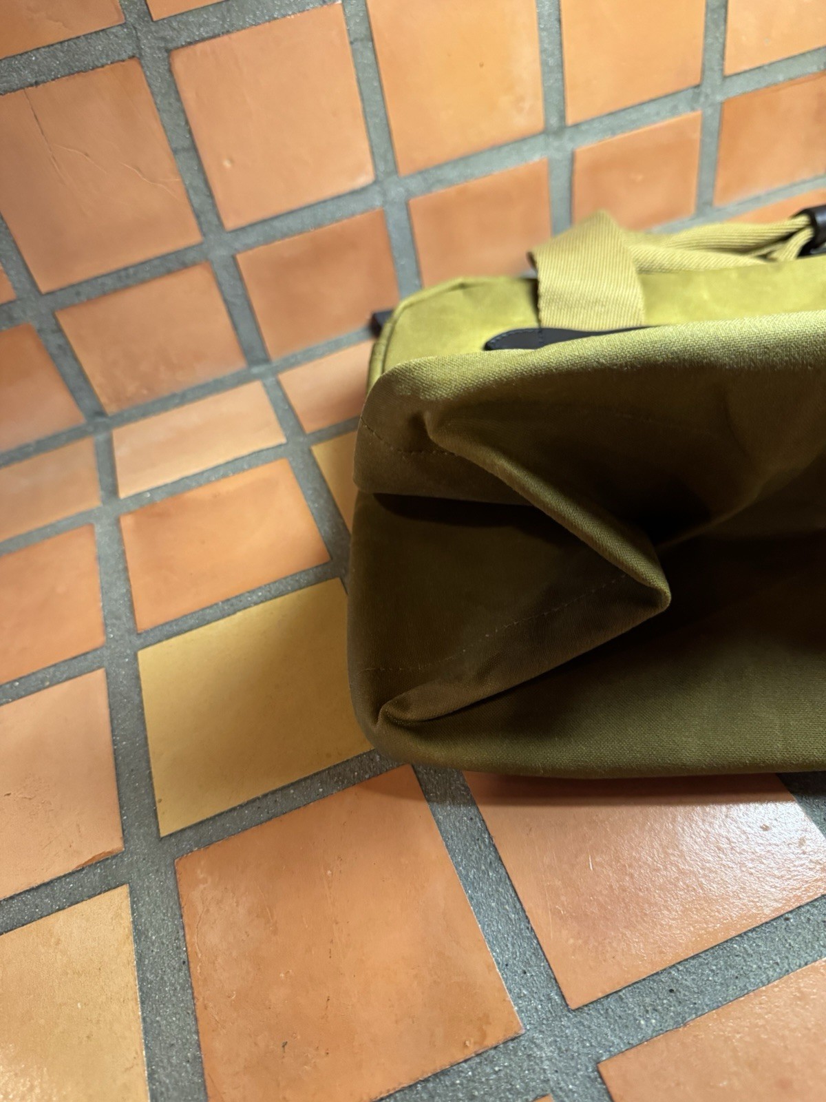 Filson Tin Cloth Small Duffle Bag Dark Tan NWT 20% Off MSRP 33L, 18L x 11W x 10H