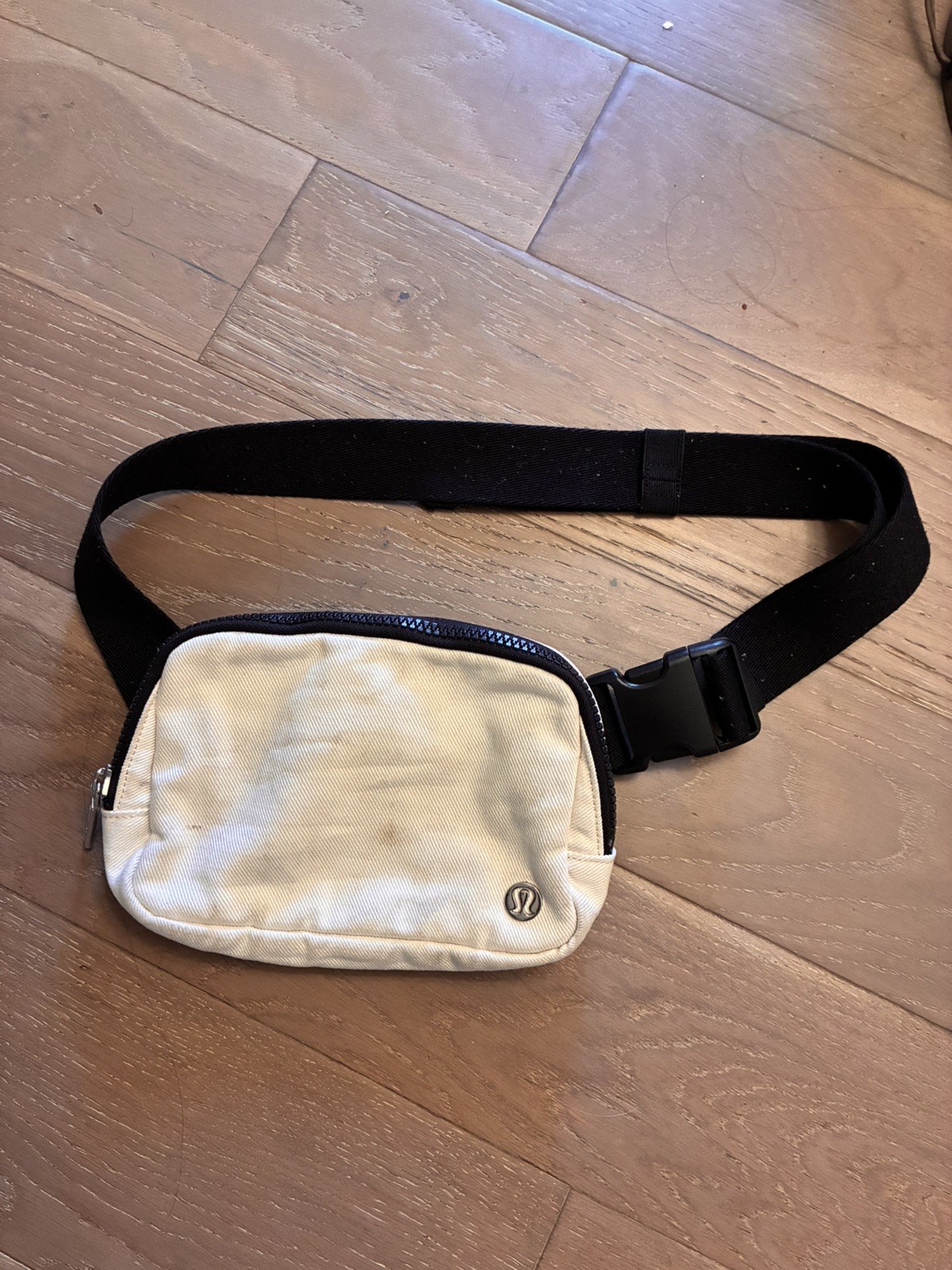 Lululemon Belt Bag & Fanny Pack White w/Black Adjustable Strap Zipper Unisex