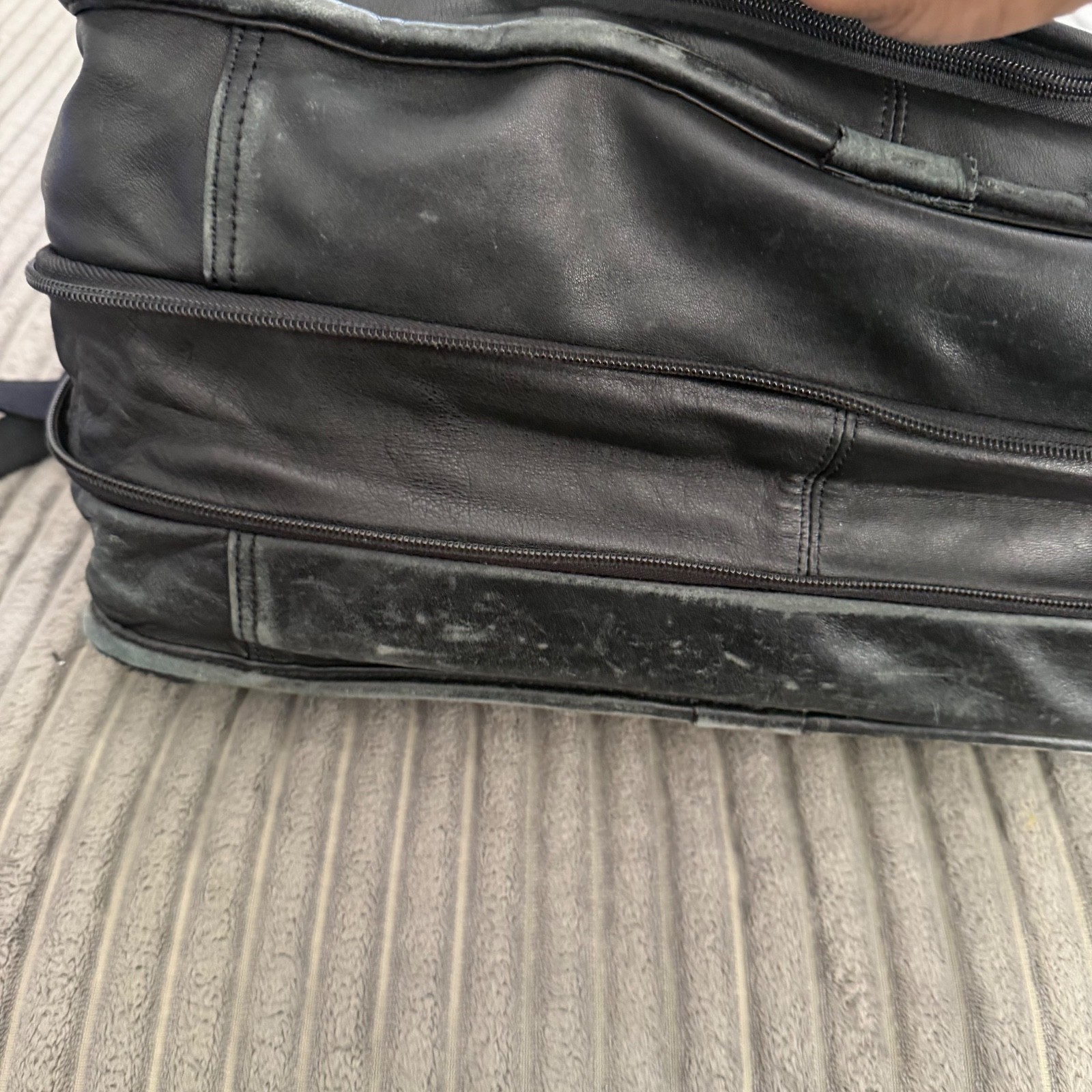 Victorinox Black Leather Briefcase Soft Sided Expandable DISTRESSED Laptop Bag