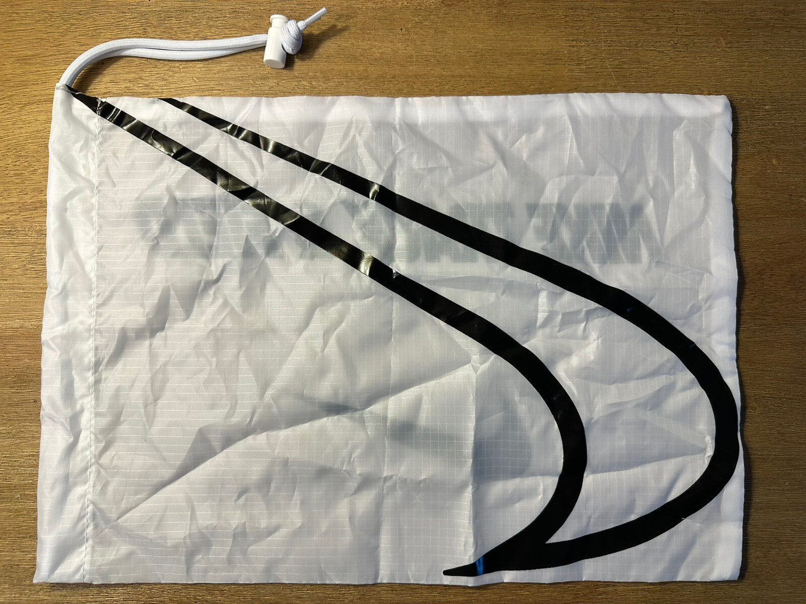 NIKE TRACK AND FIELD DRAWSTRING SHOE BAG WHITE SIZE 11.5″x 16.5″ NEW