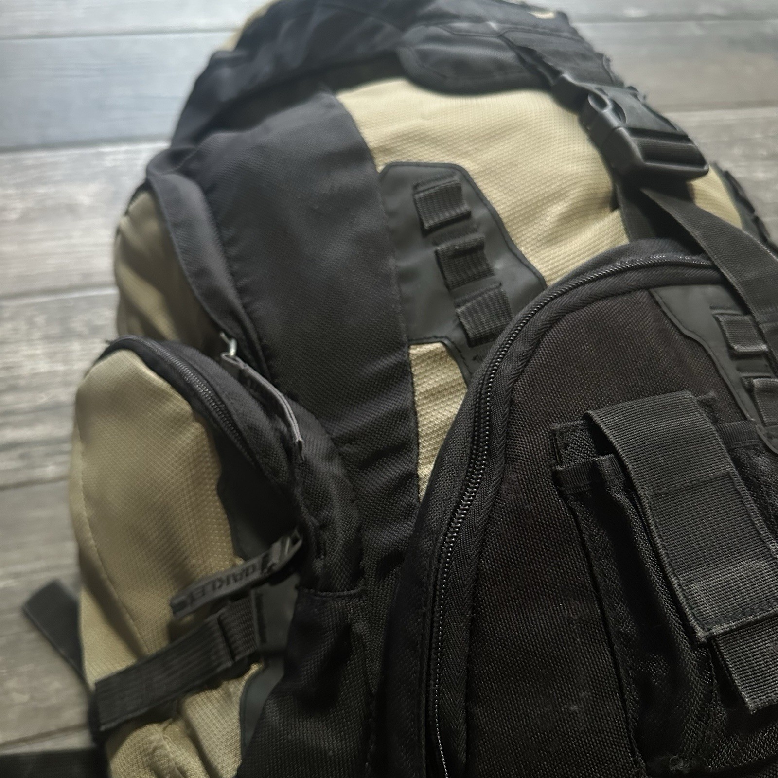 Y2K OAKLEY SOFTWARE ICON 3.0 TACTICAL GEAR BACKPACK TAN BEIGE BLACK CARGO (4)