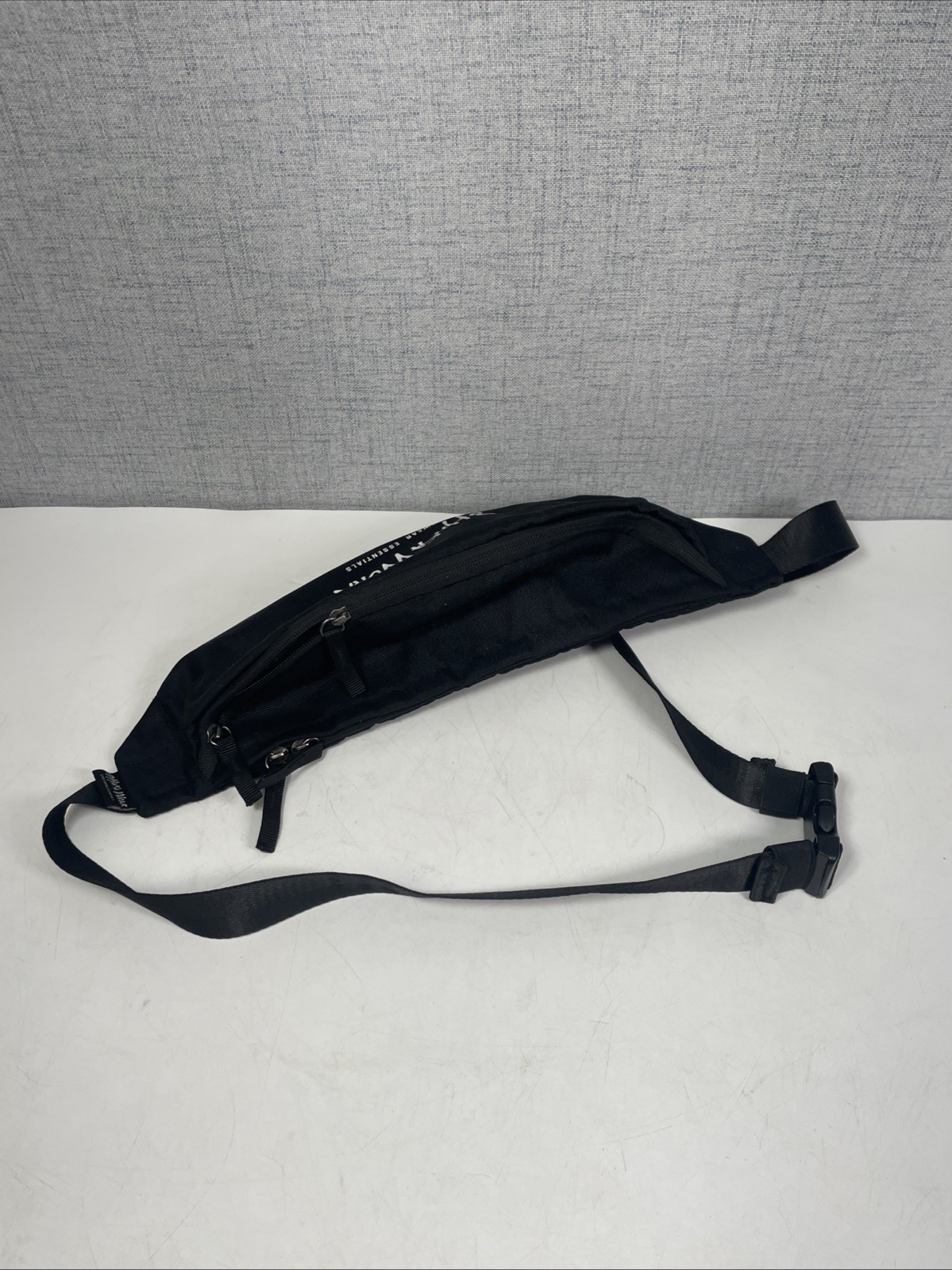 Shaka Wear Streetwear Essentials EDC Crossbody Bag Satchel fanny Pack – black