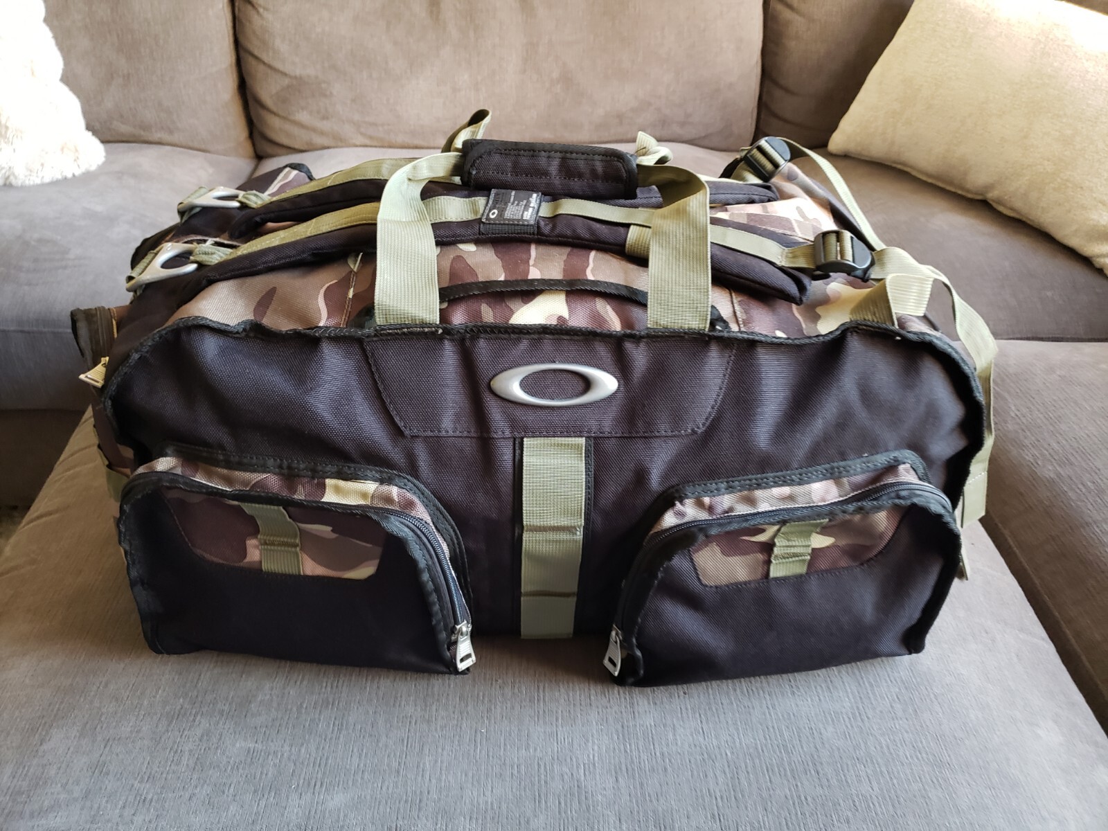 Oakley Tactical Field Gear Duffle Bag Backpack Camo Black – Great Condition!