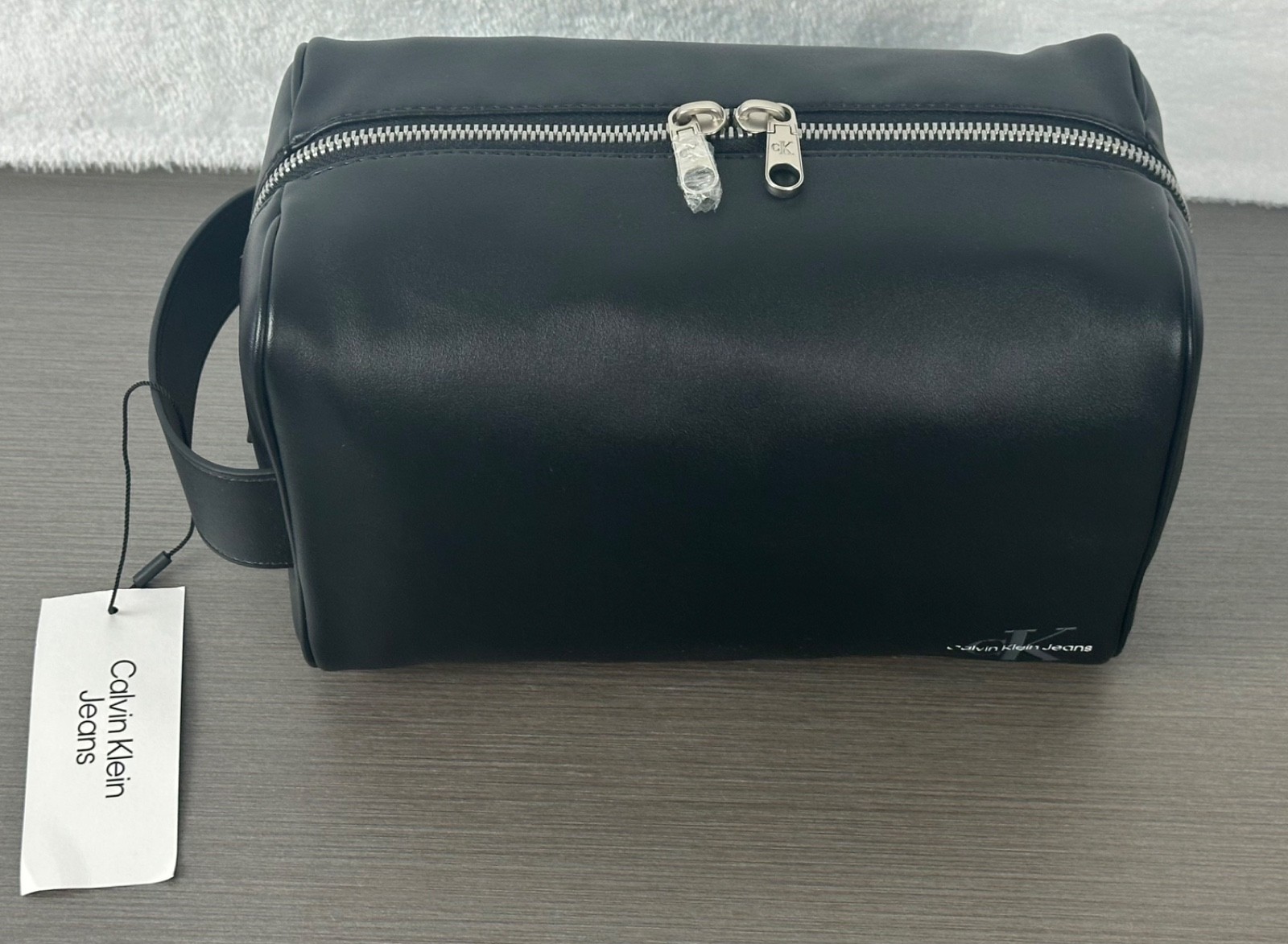 Calvin Klein Jeans Men’s Black Leather Monogram Logo Travel/ Dopp Kit Bag NWT