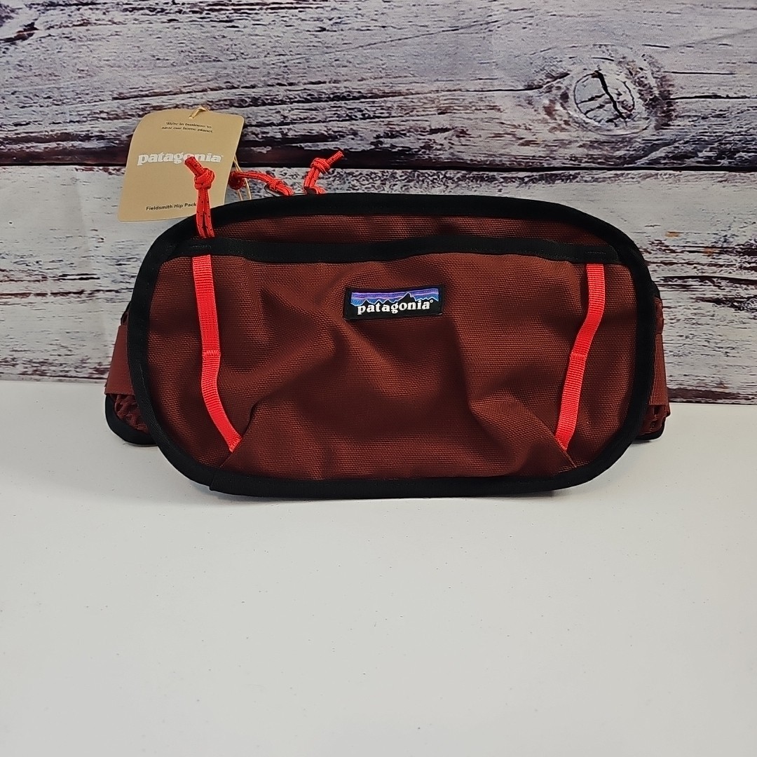 Patagonia Fieldsmith Hip Pack 5-Liter Crossbody Bag Burgundy Dried Vanilla 48580
