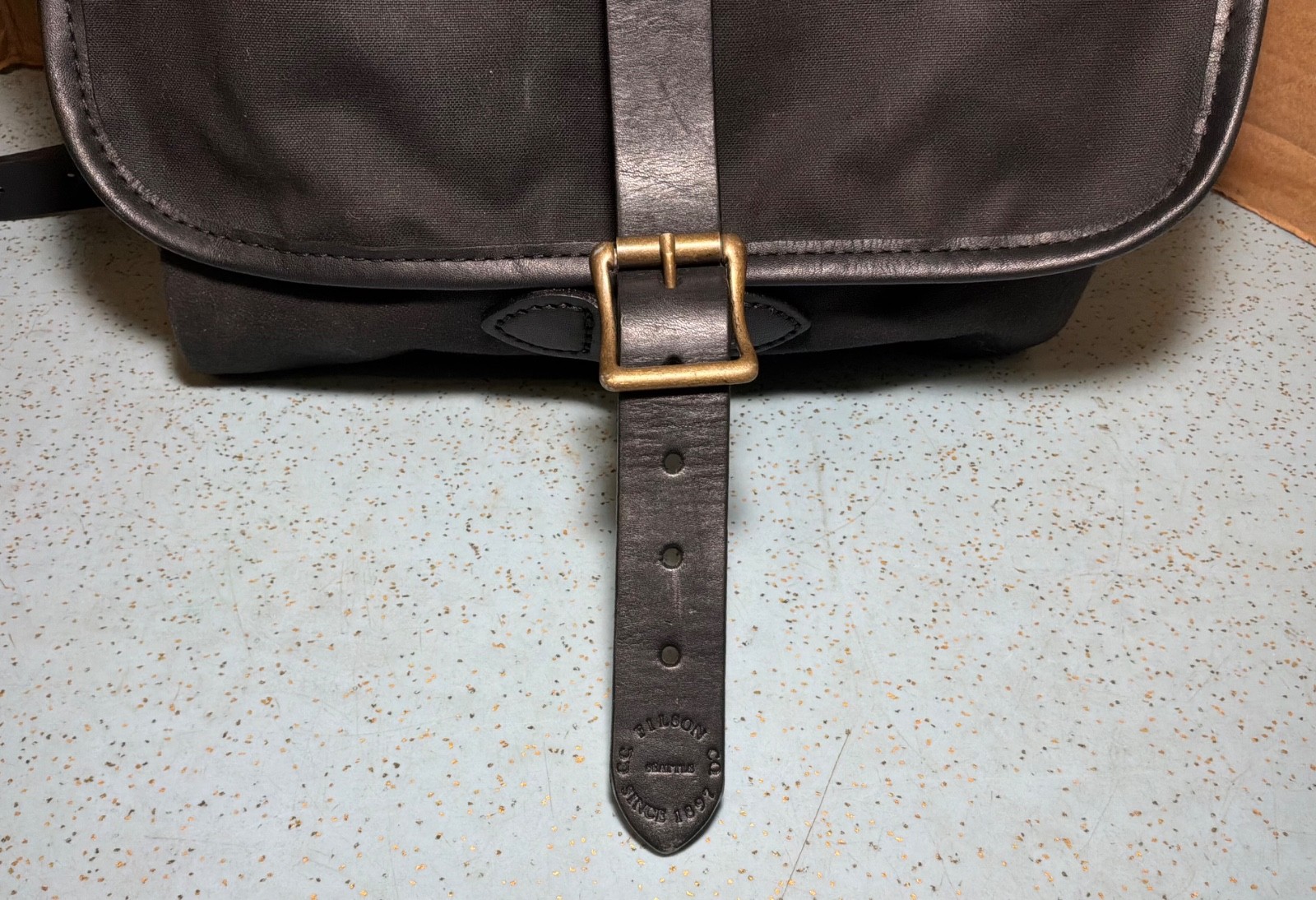 FILSON RUGGED BLACK BACKPACK w/LEATHER BRIDLE STRAPS & BRASS BUCKLES DRAWSTRING