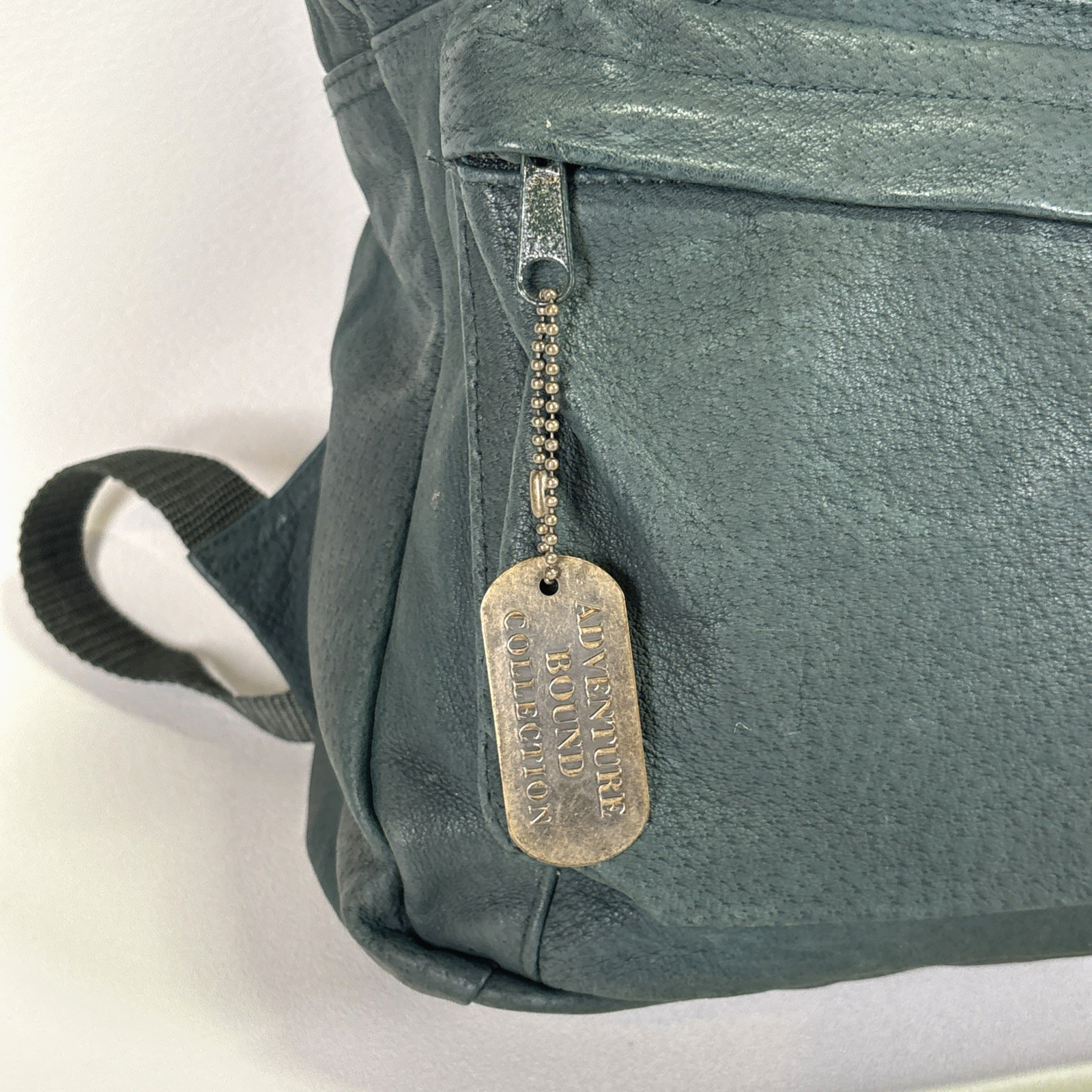 Wilson’s Adventure Bound Green Leather 2 YKK zippered pocket backpack Sunkissed