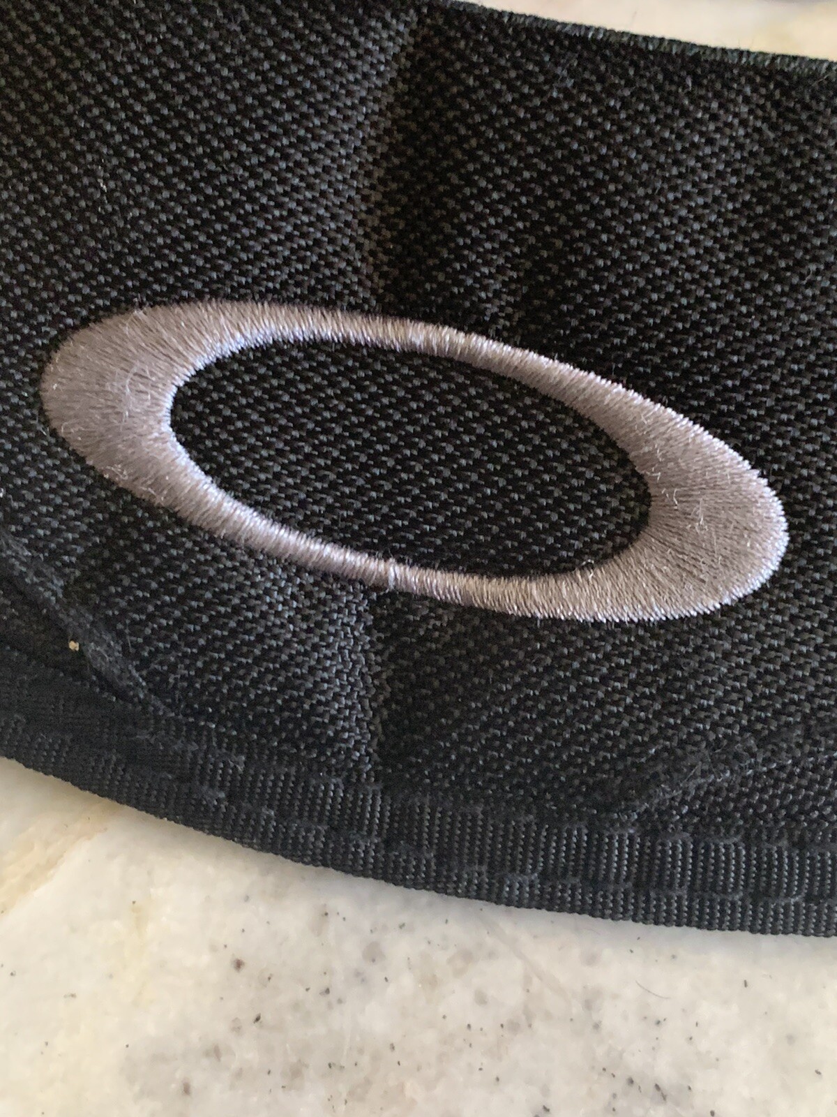 OAKLEY COMPUTER / LAPTOP CROSS BODY BAG HANDBAG MULTIPLE POCKETS ADJACTABLE STR