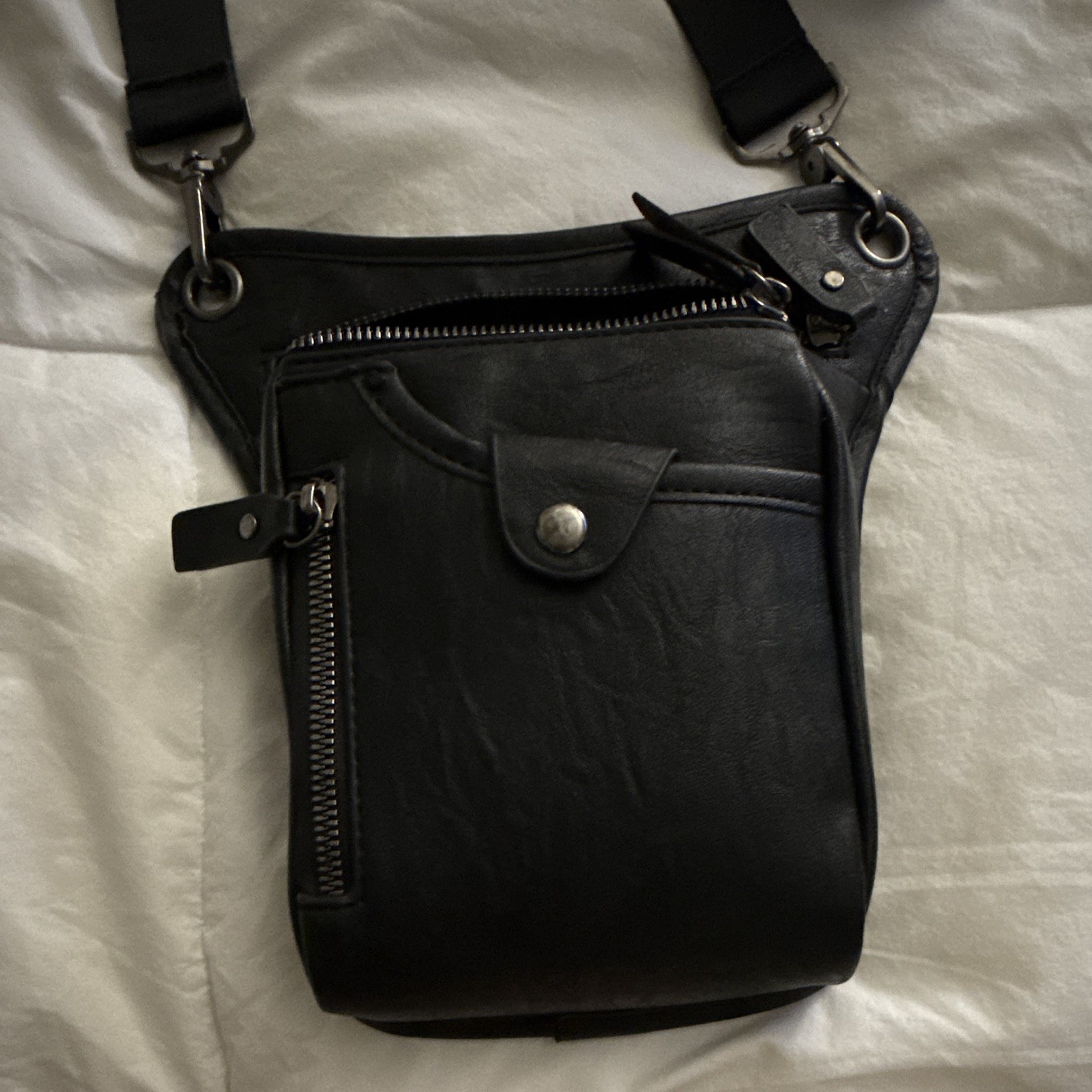 Black Solid Crossbody Bag Zip Closure Snap Flap Pocket Outer Pockets Unisex