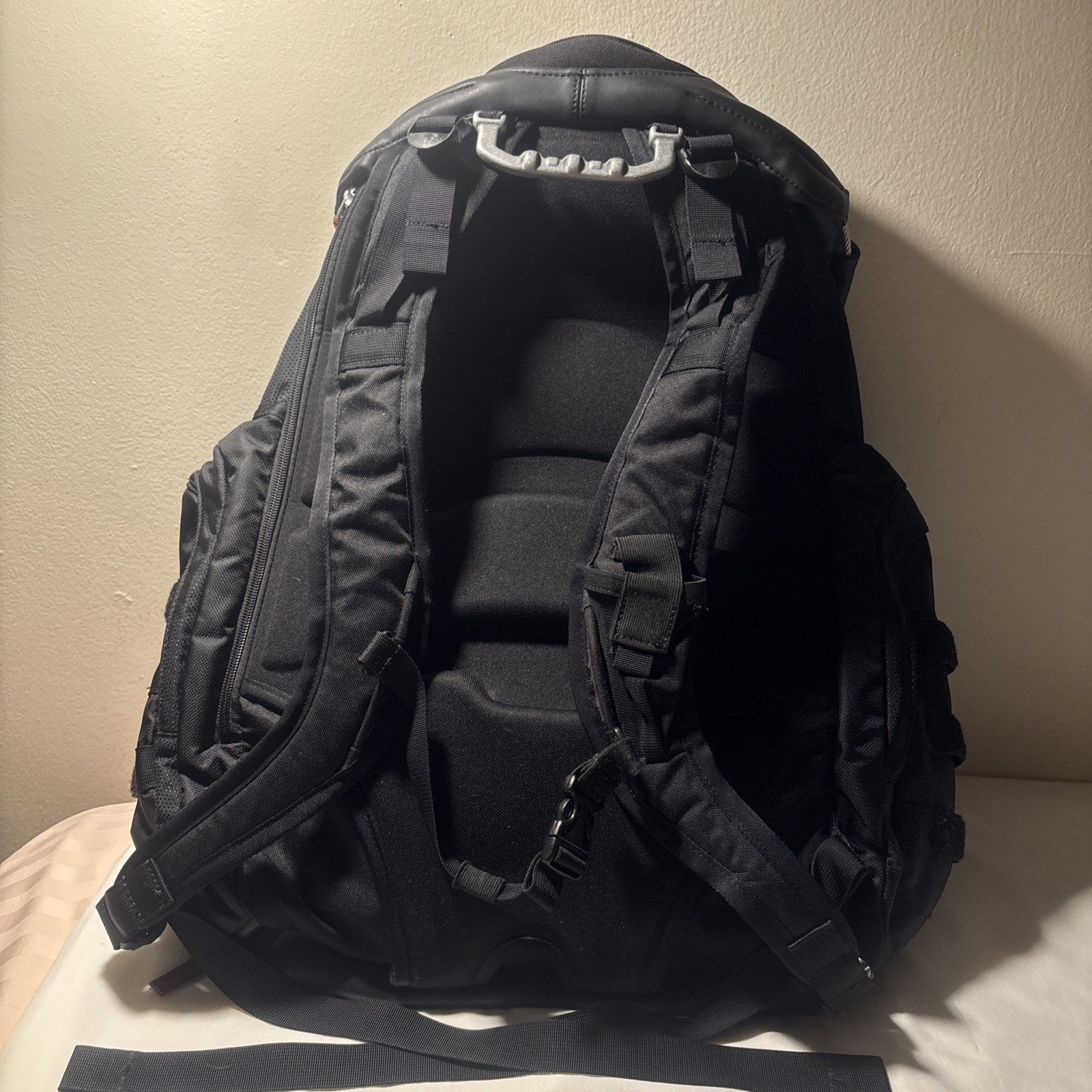 Oakley Tactical Field Gear Men’s Backpack Stock No 20-Sy242-B