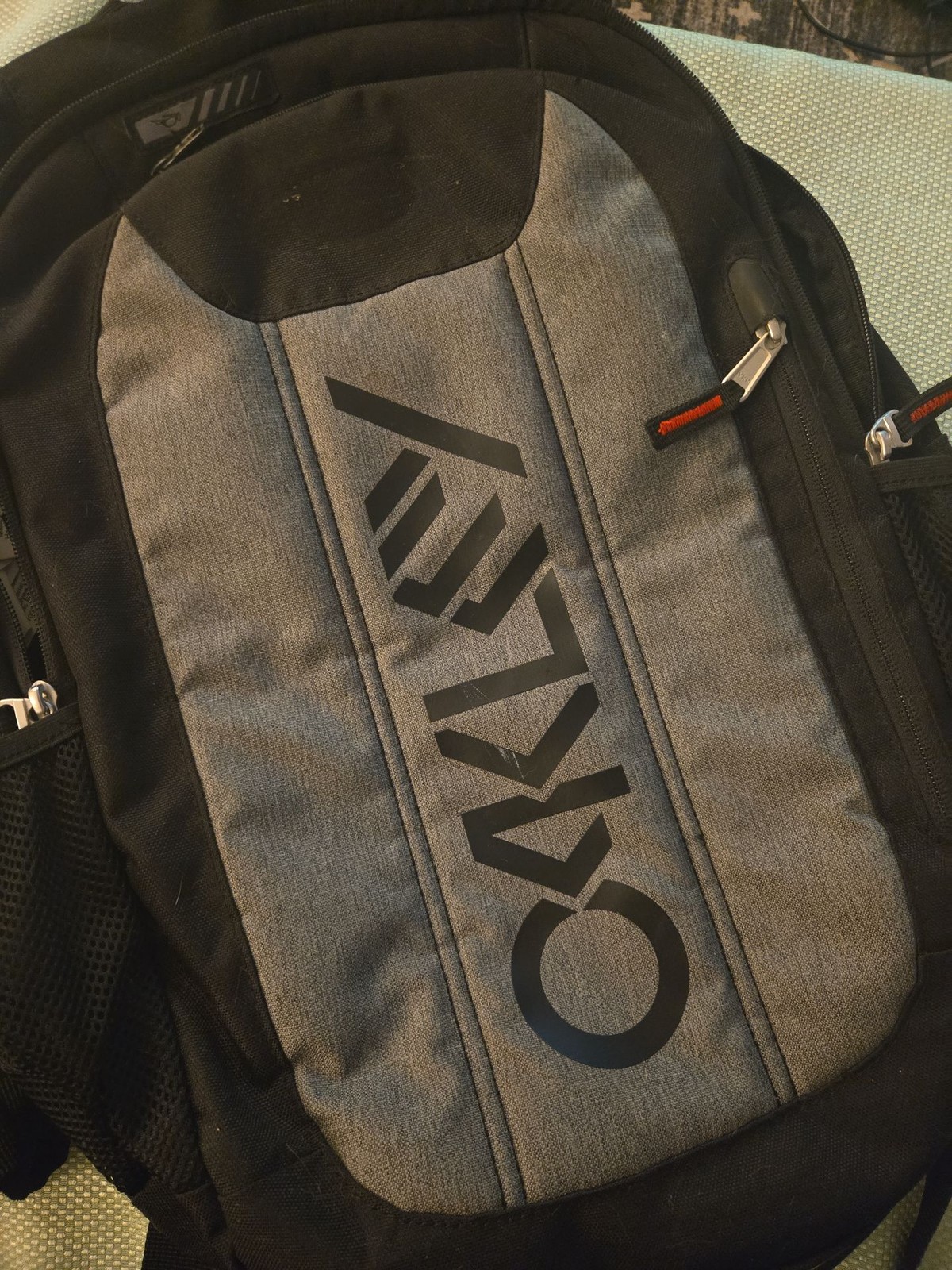 Oakley Enduro 2.0 20L Backpack Black/Heather Grey