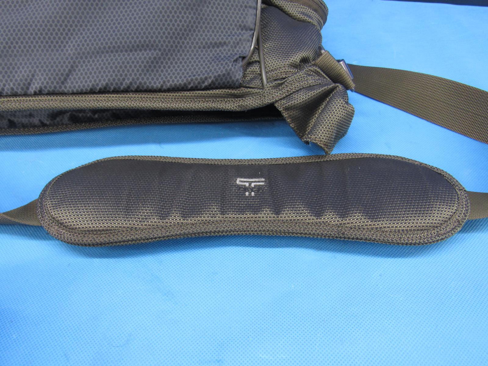 TUMI T-Tech Green Essential Gear Ballistic Nylon Messenger Bag Laptop 18″13″x5